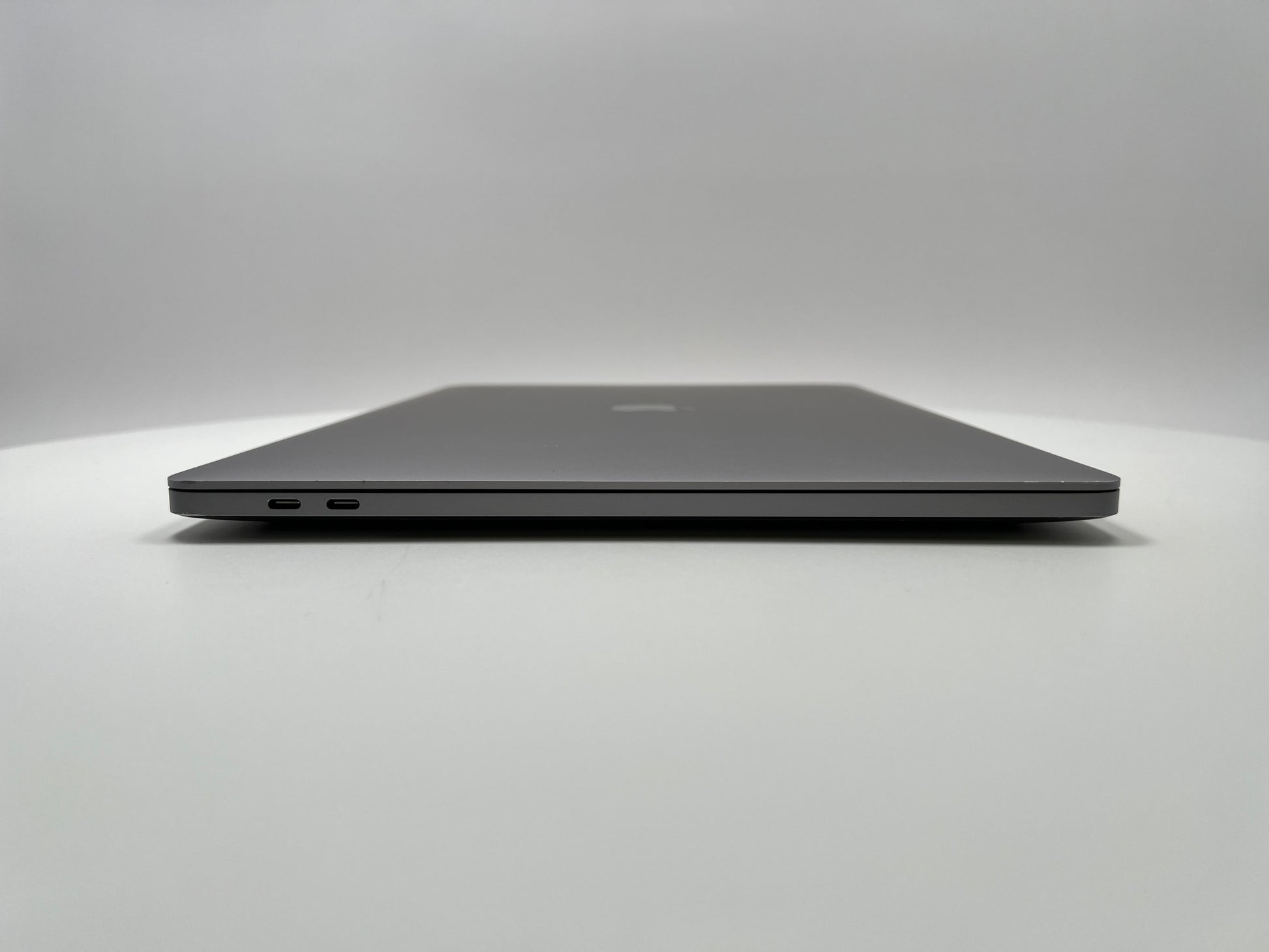 MacBook Pro (2019) 16-inch – Intel Core i9 2.4GHz • Radeon Pro 5300M – 16GB RAM 512GB SSD – Read