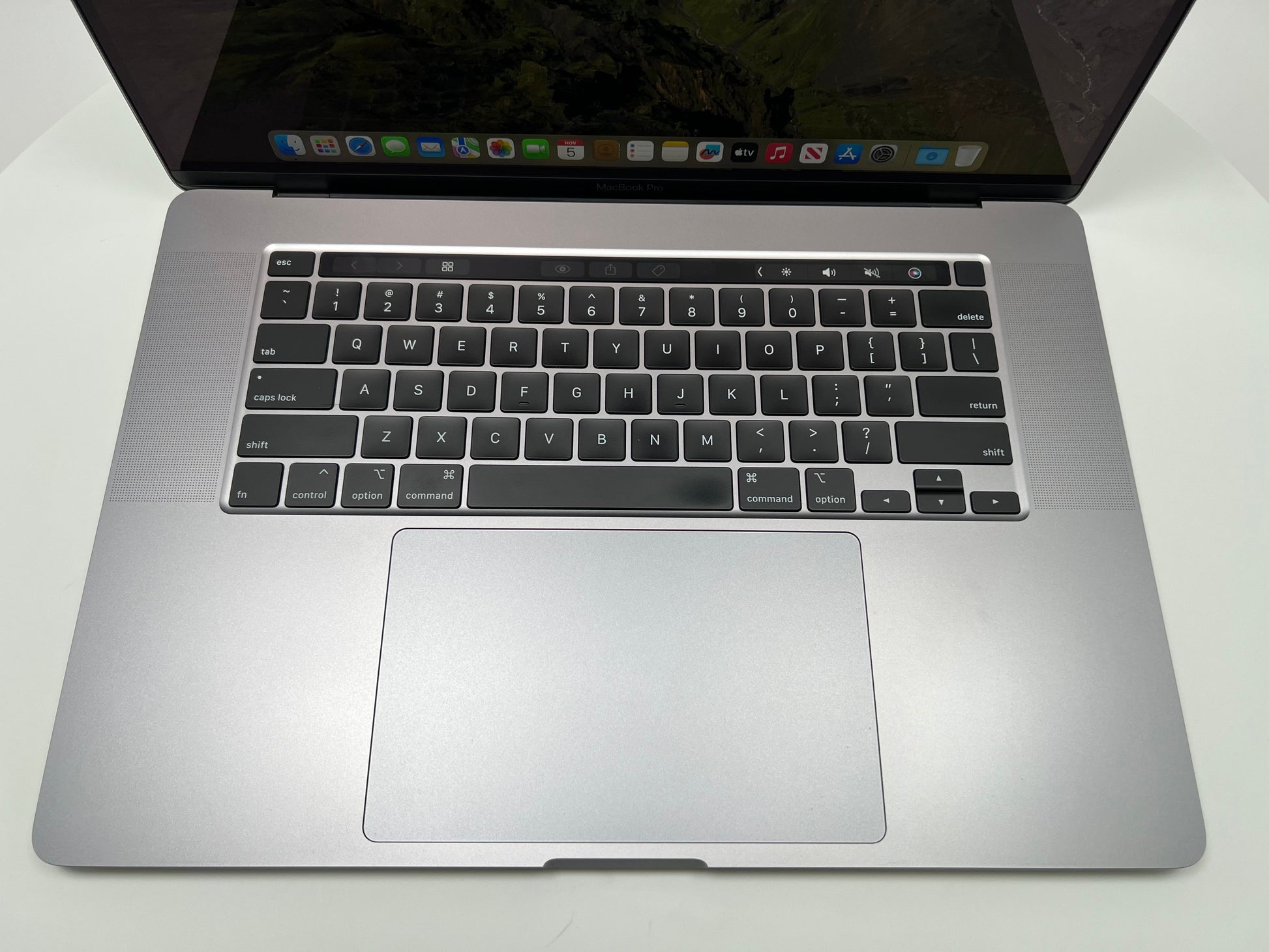 MacBook Pro (2019) 16-inch – Intel Core i7 2.6GHz • Radeon Pro 5300M – 16GB RAM 512GB SSD – 99% BH (Read)