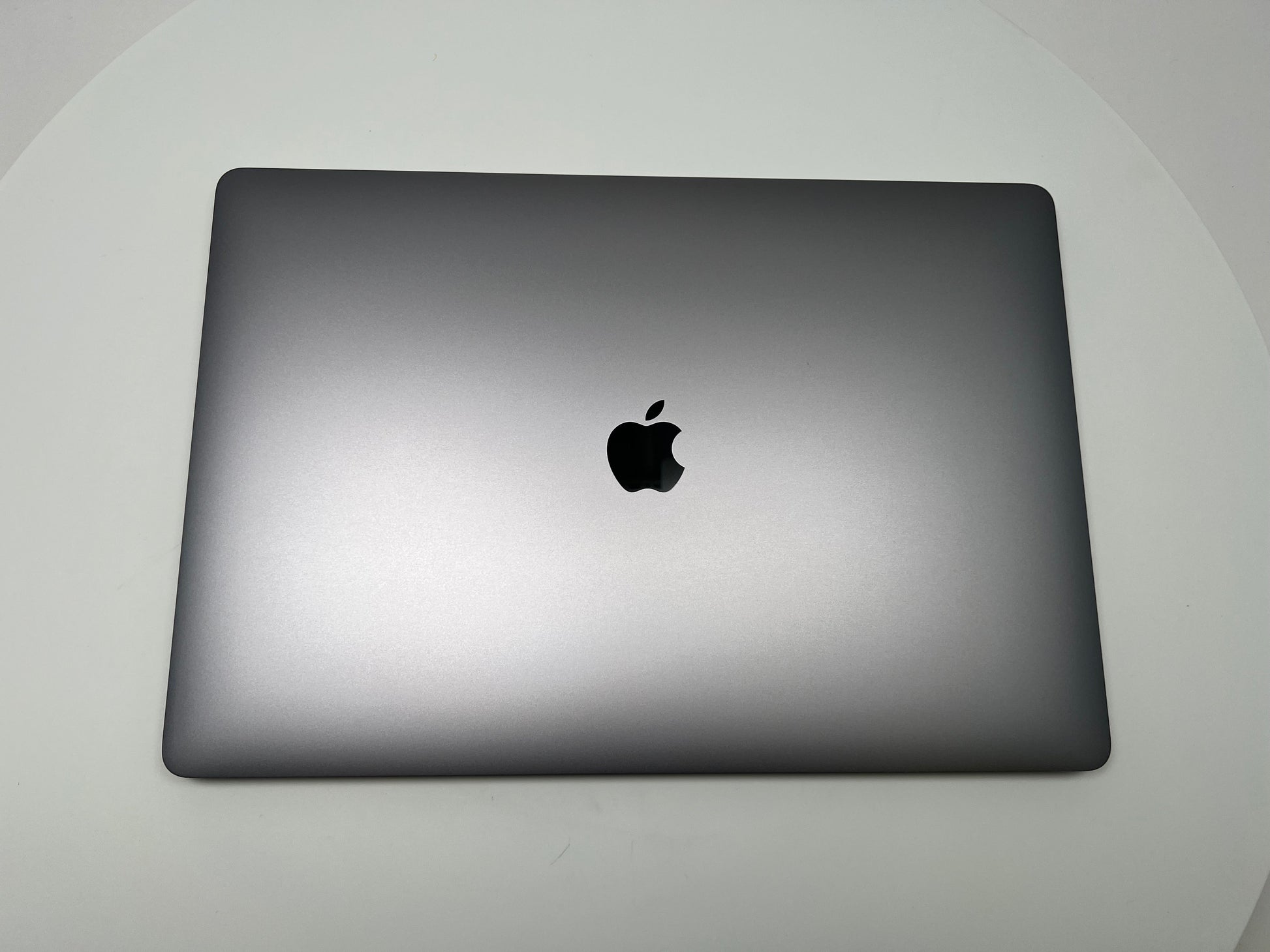 MacBook Pro (2019) 16-inch – Intel Core i7 2.6GHz • Radeon Pro 5300M – 16GB RAM 512GB SSD – 99% BH (Read)