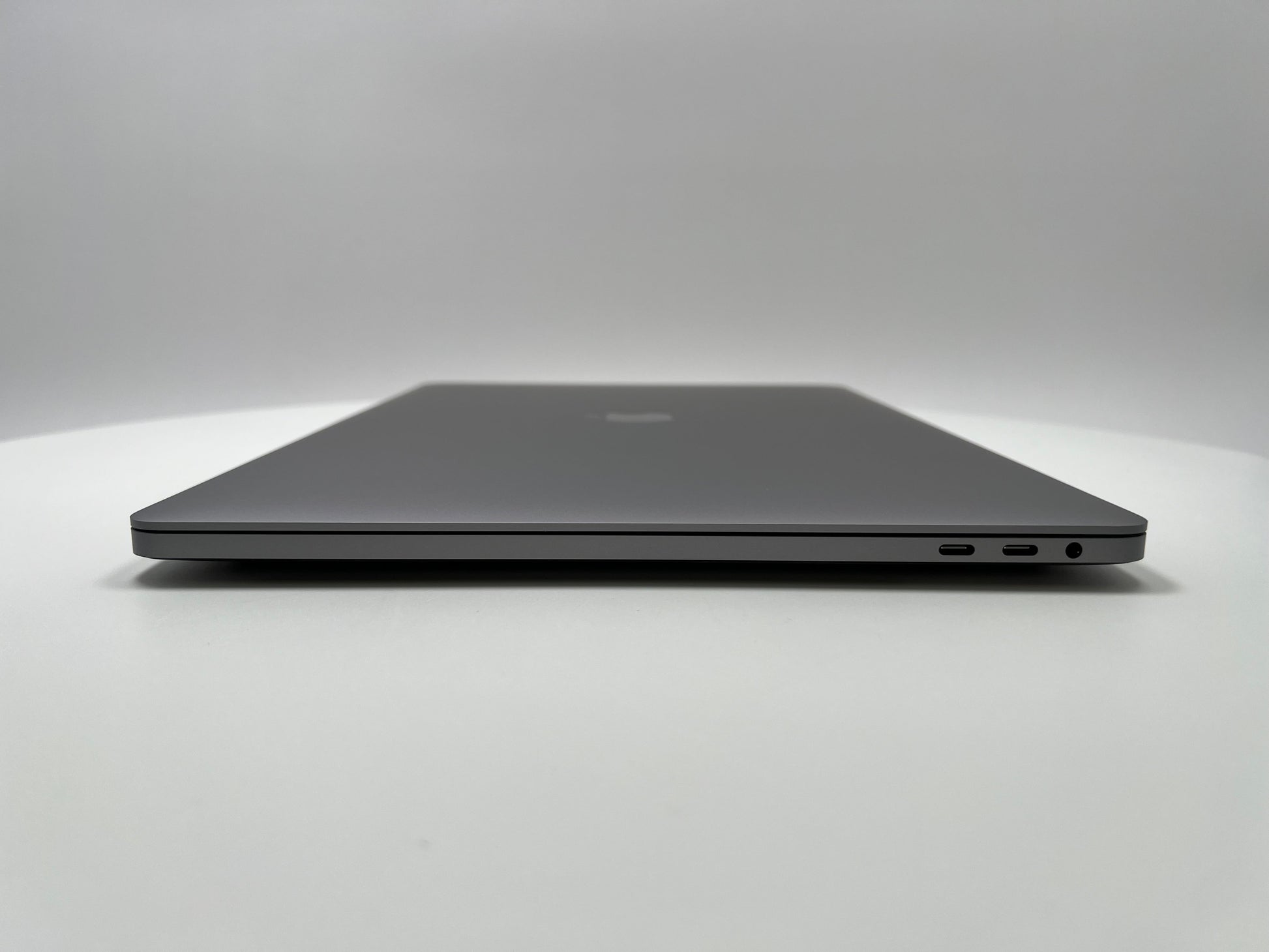MacBook Pro (2019) 16-inch – Intel Core i7 2.6GHz • Radeon Pro 5300M – 16GB RAM 512GB SSD – 99% BH (Read)