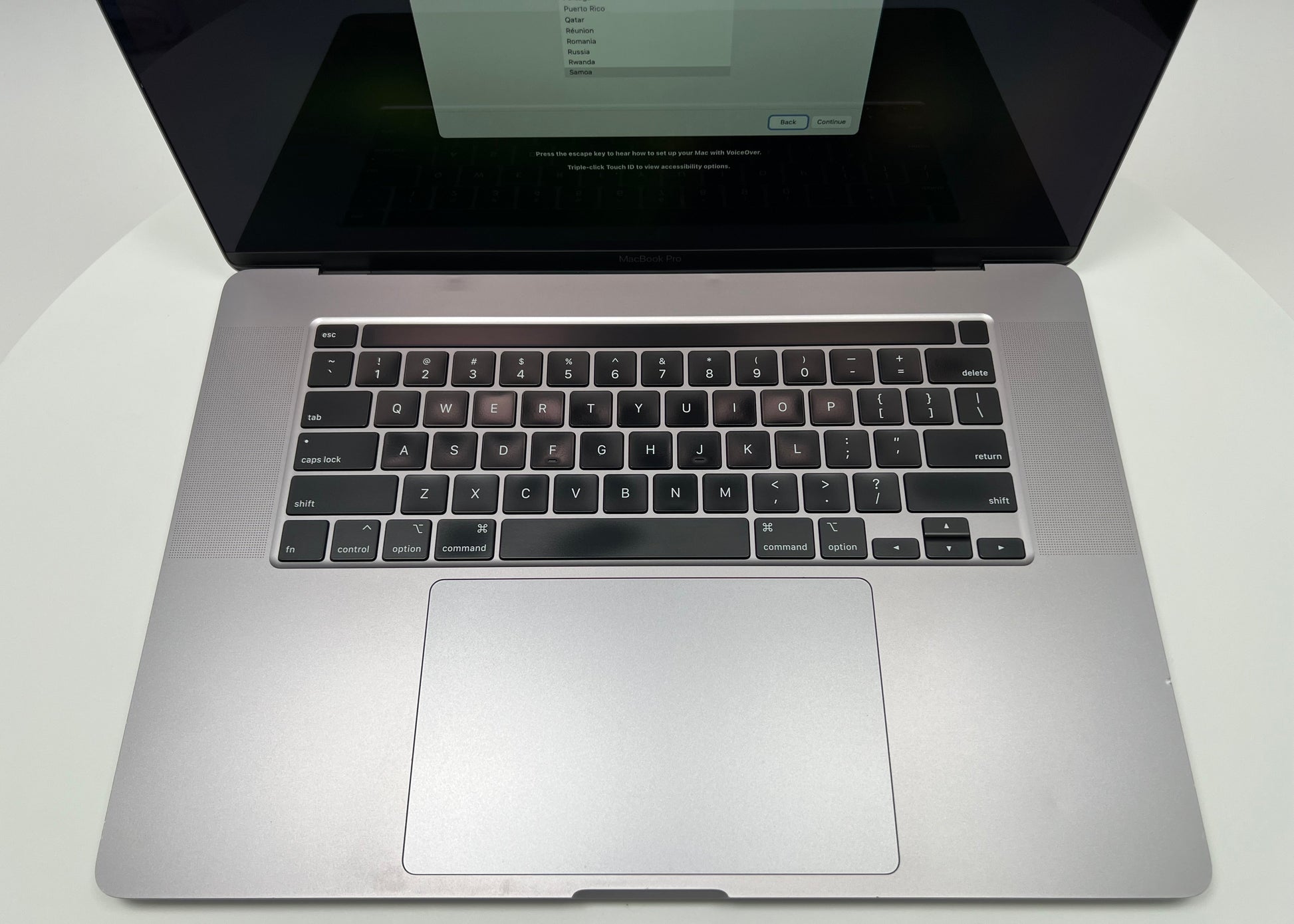 MacBook Pro (2019) 16-inch – Intel Core i7 2.6GHz • Radeon Pro 5300M – 16GB RAM 512GB SSD – Read