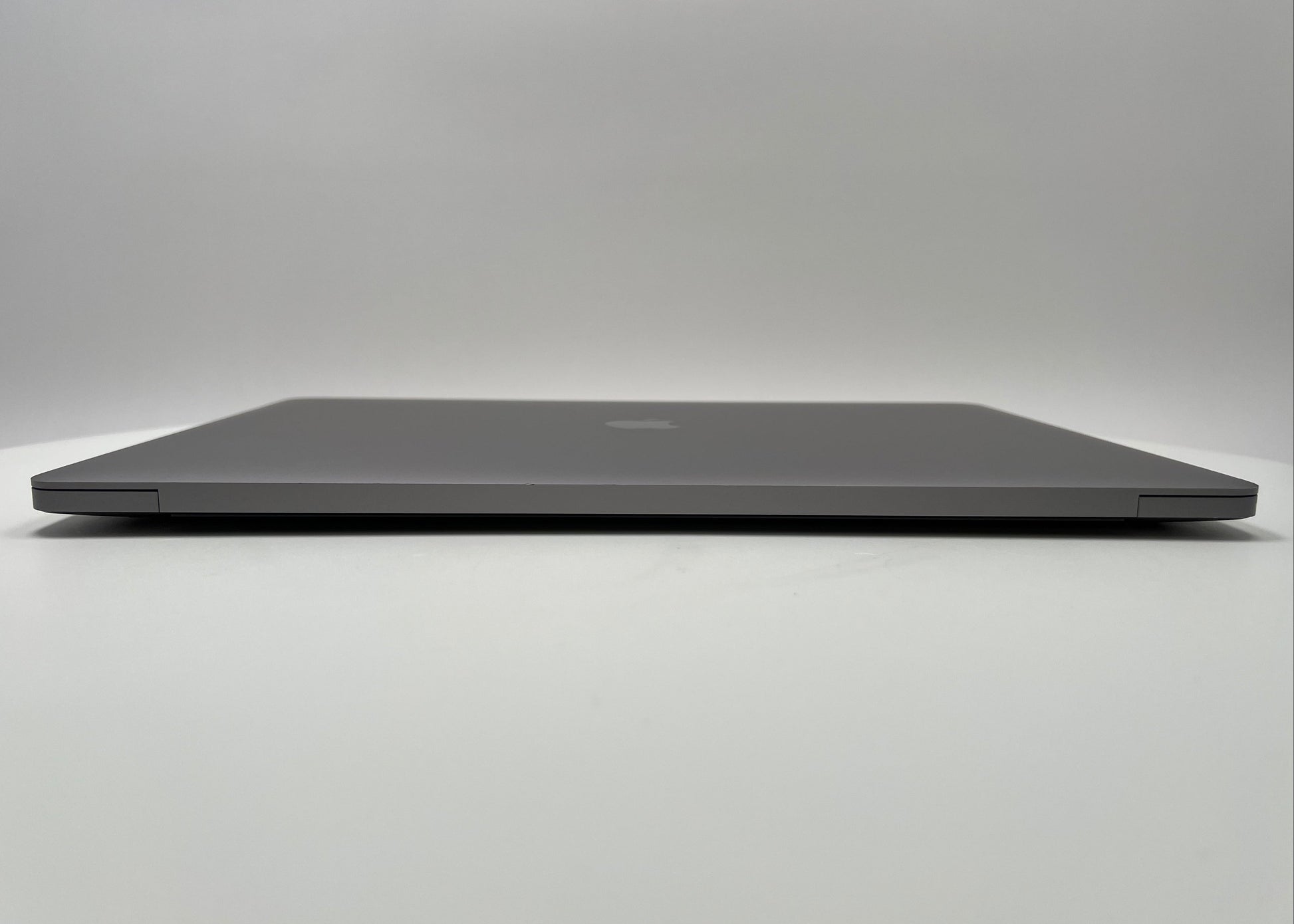 MacBook Pro (2019) 16-inch – Intel Core i7 2.6GHz • Radeon Pro 5300M – 16GB RAM 512GB SSD – Read