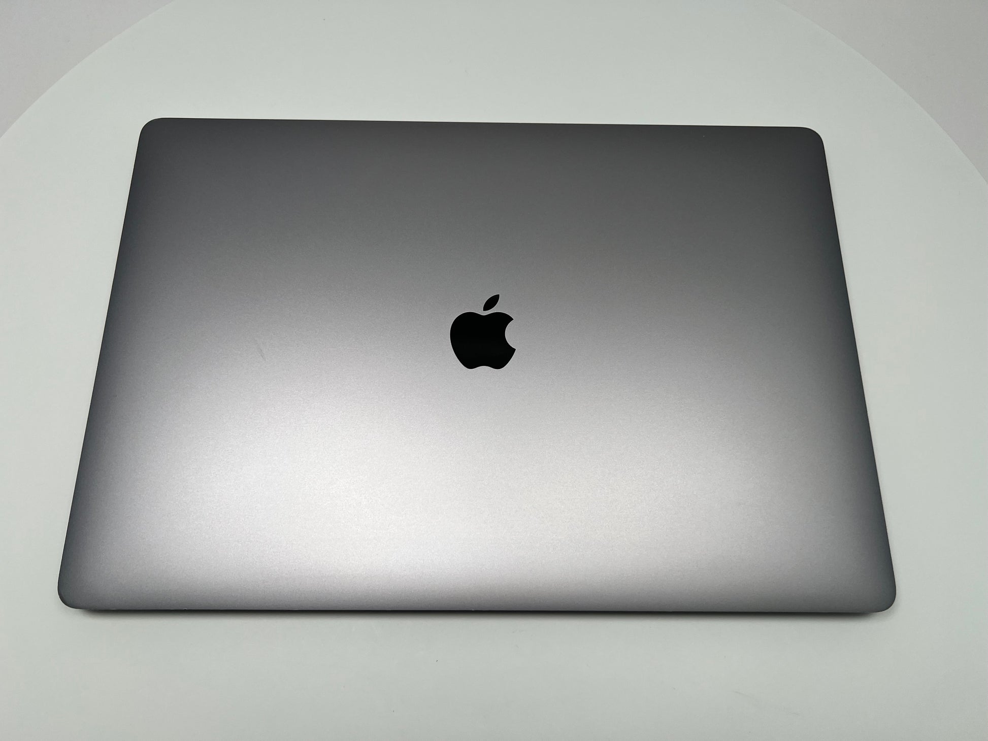 MacBook Pro (2019) 16-inch – Intel Core i9 2.4GHz • Radeon Pro 5500M – 32GB RAM 512GB SSD – Read