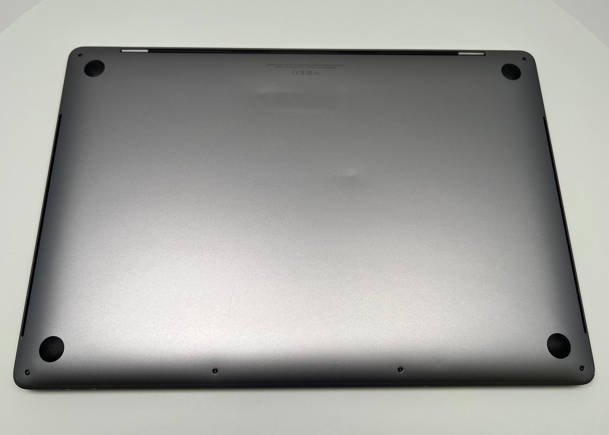 MacBook Pro (2019) 16-inch – Intel Core i9 2.4GHz • Radeon Pro 5500M – 32GB RAM 512GB SSD – Read