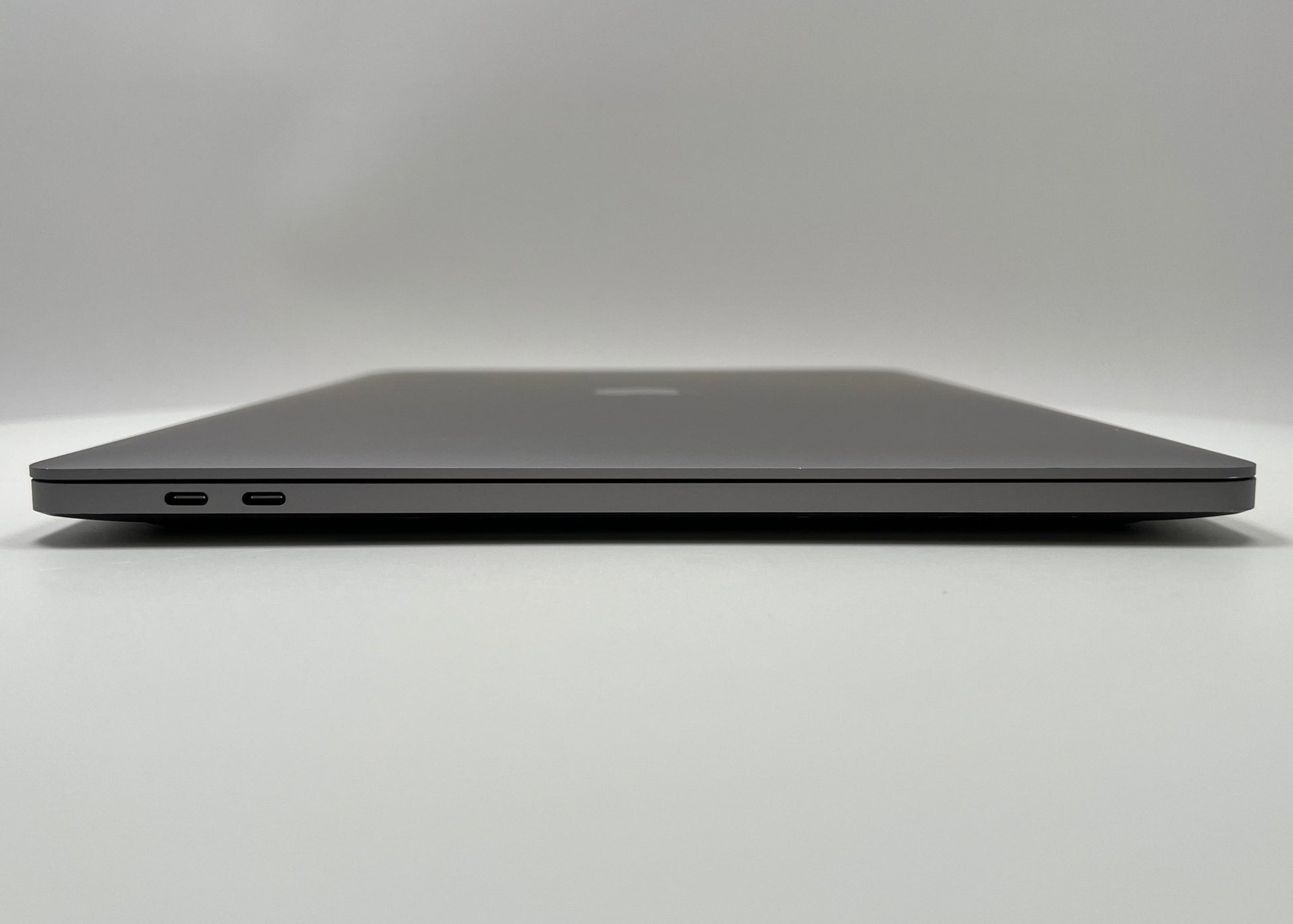 MacBook Pro (2019) 16-inch – Intel Core i9 2.4GHz • Radeon Pro 5500M – 32GB RAM 512GB SSD – Read