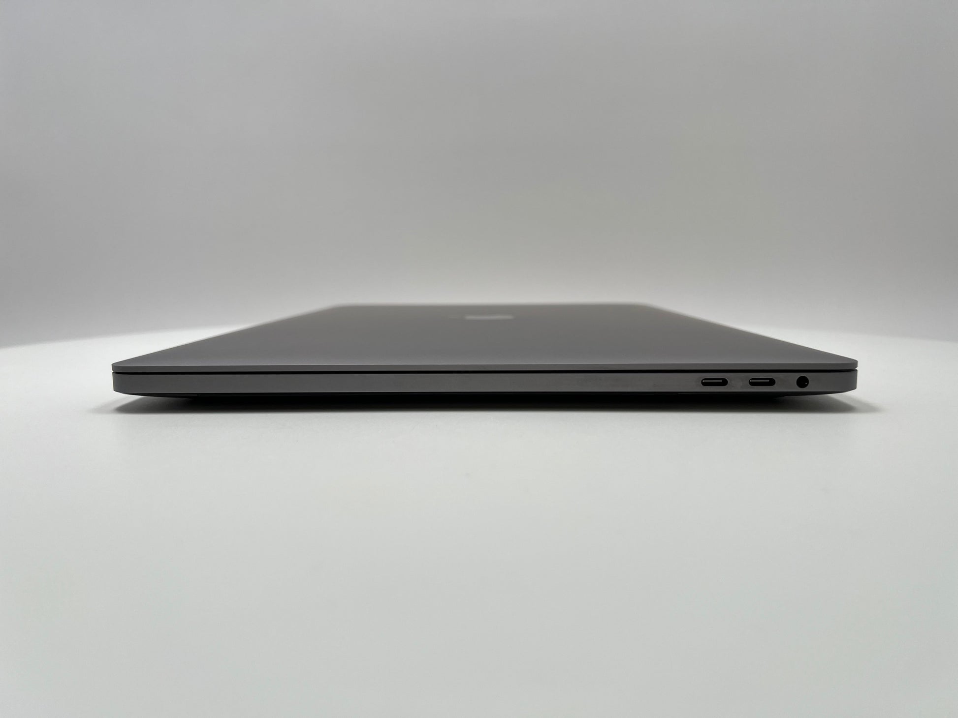 MacBook Pro (2019) 16-inch – Intel Core i9 2.4GHz • Radeon Pro 5300M – 16GB RAM 512GB SSD – Read