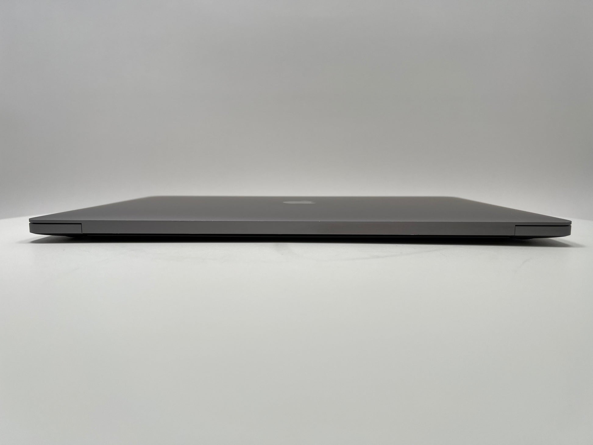 MacBook Pro (2019) 16-inch – Intel Core i9 2.4GHz • Radeon Pro 5300M – 16GB RAM 512GB SSD – Read