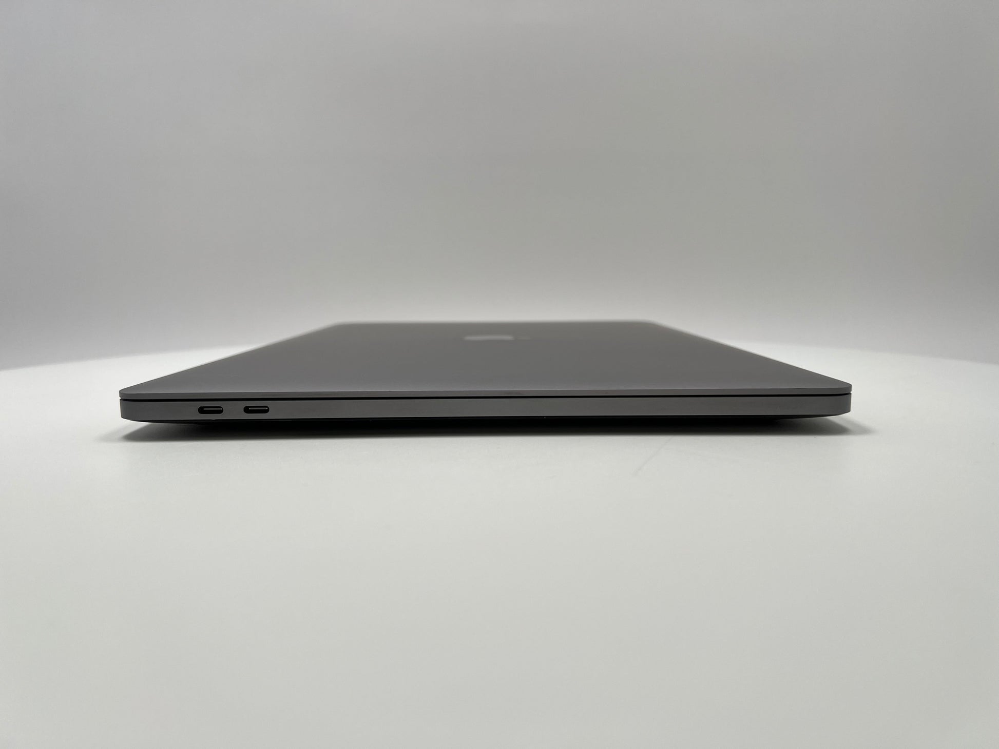 MacBook Pro (2019) 16-inch – Intel Core i9 2.4GHz • Radeon Pro 5300M – 16GB RAM 512GB SSD – Read