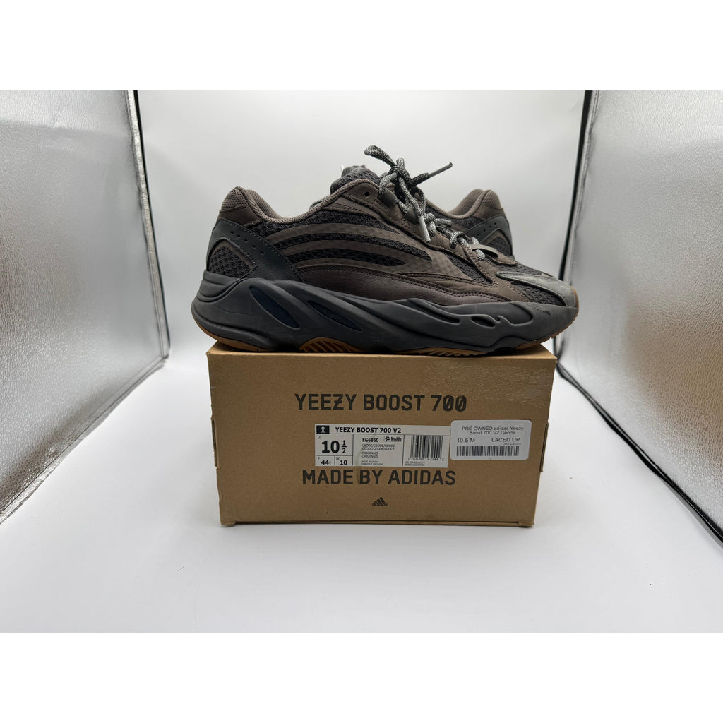 PRE OWNED adidas Yeezy Boost 700 V2 Geode