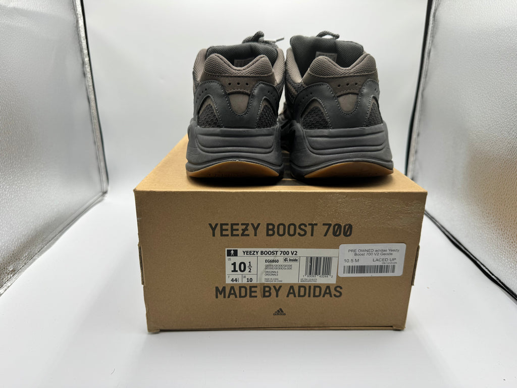 PRE OWNED adidas Yeezy Boost 700 V2 Geode