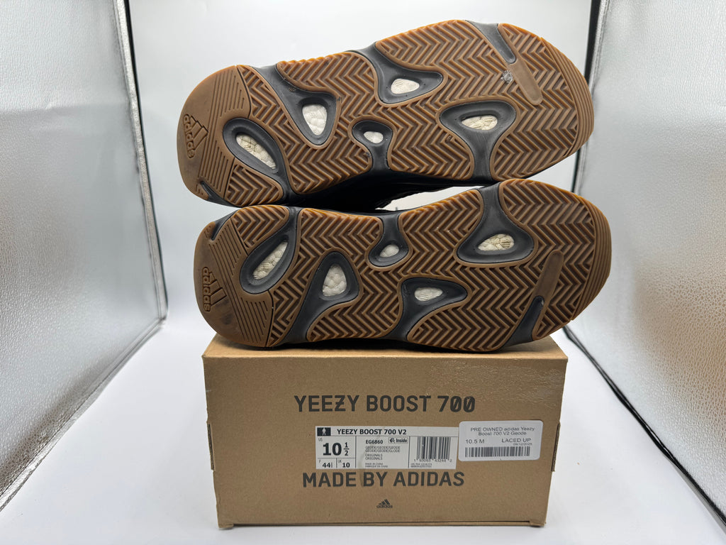PRE OWNED adidas Yeezy Boost 700 V2 Geode