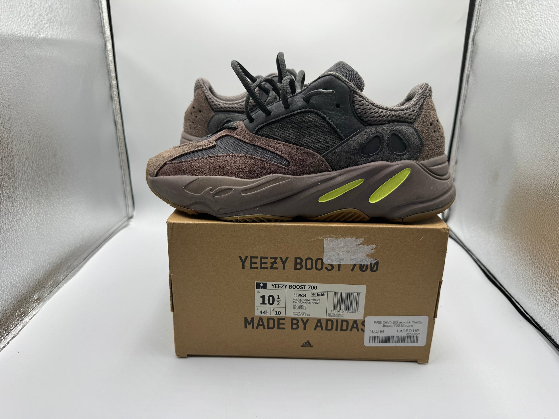 PRE OWNED adidas Yeezy Boost 700 Mauve