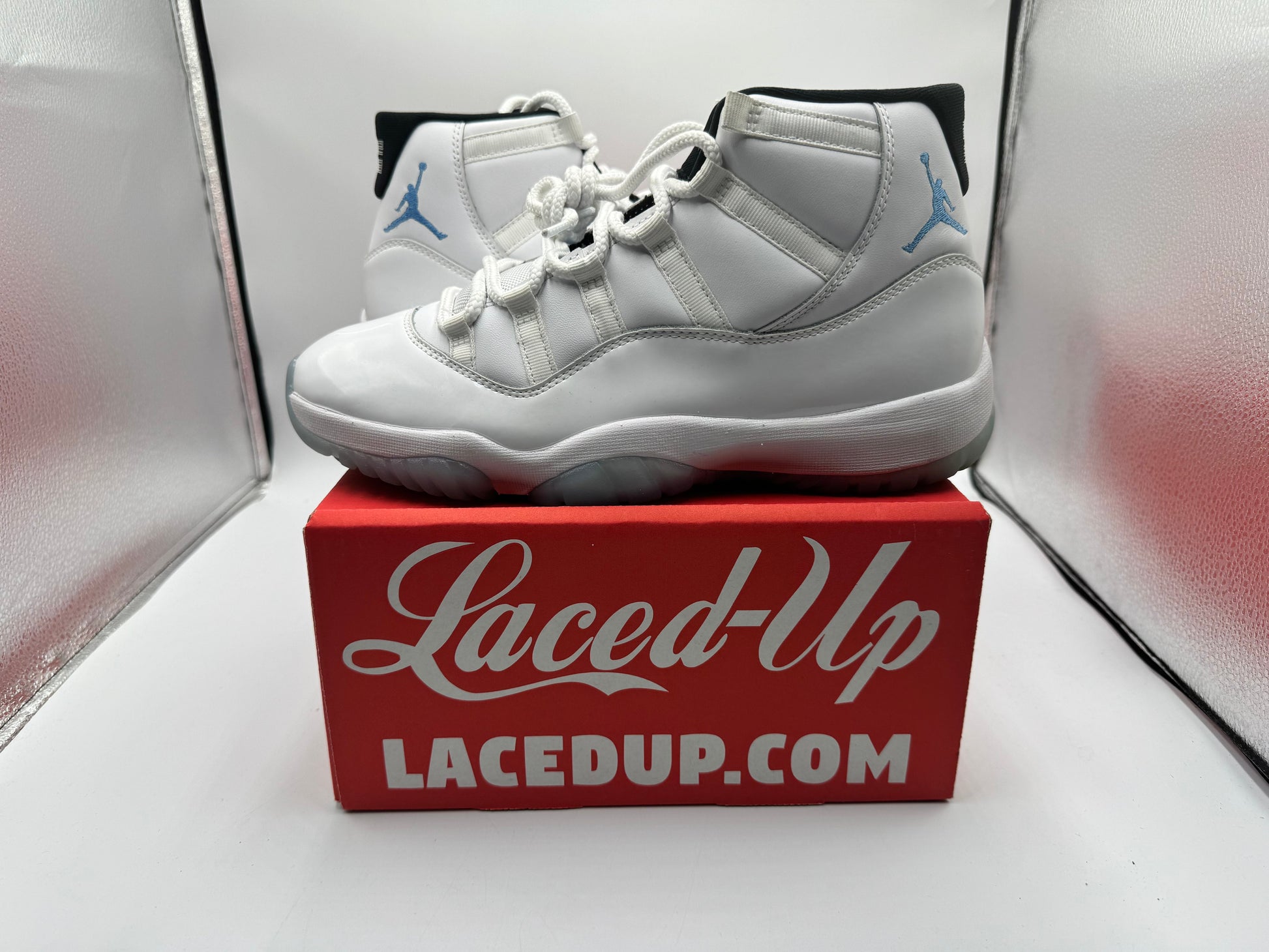 PRE OWNED Jordan 11 Retro Legend Blue (2024) NO BOX