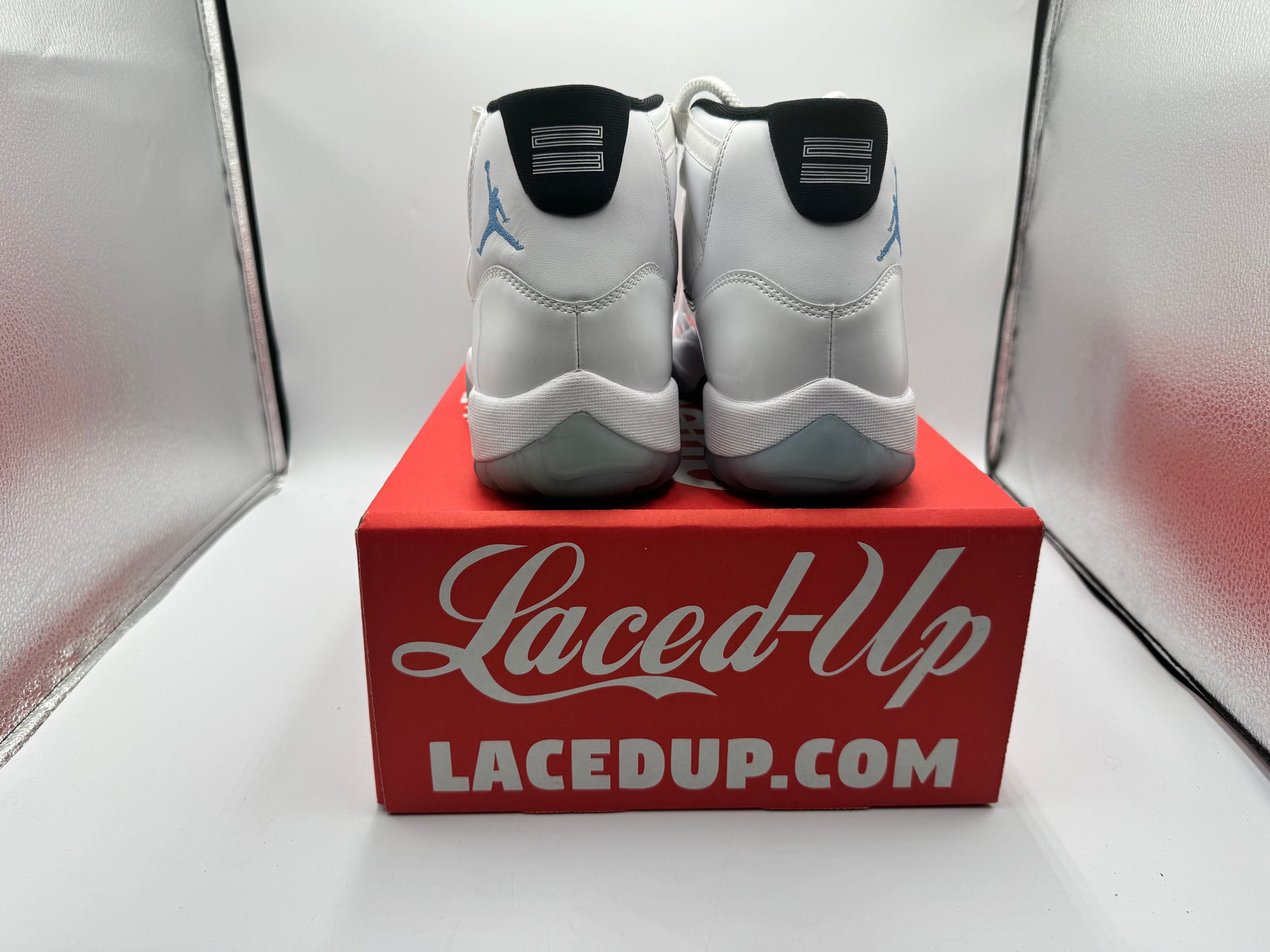 PRE OWNED Jordan 11 Retro Legend Blue (2024) NO BOX