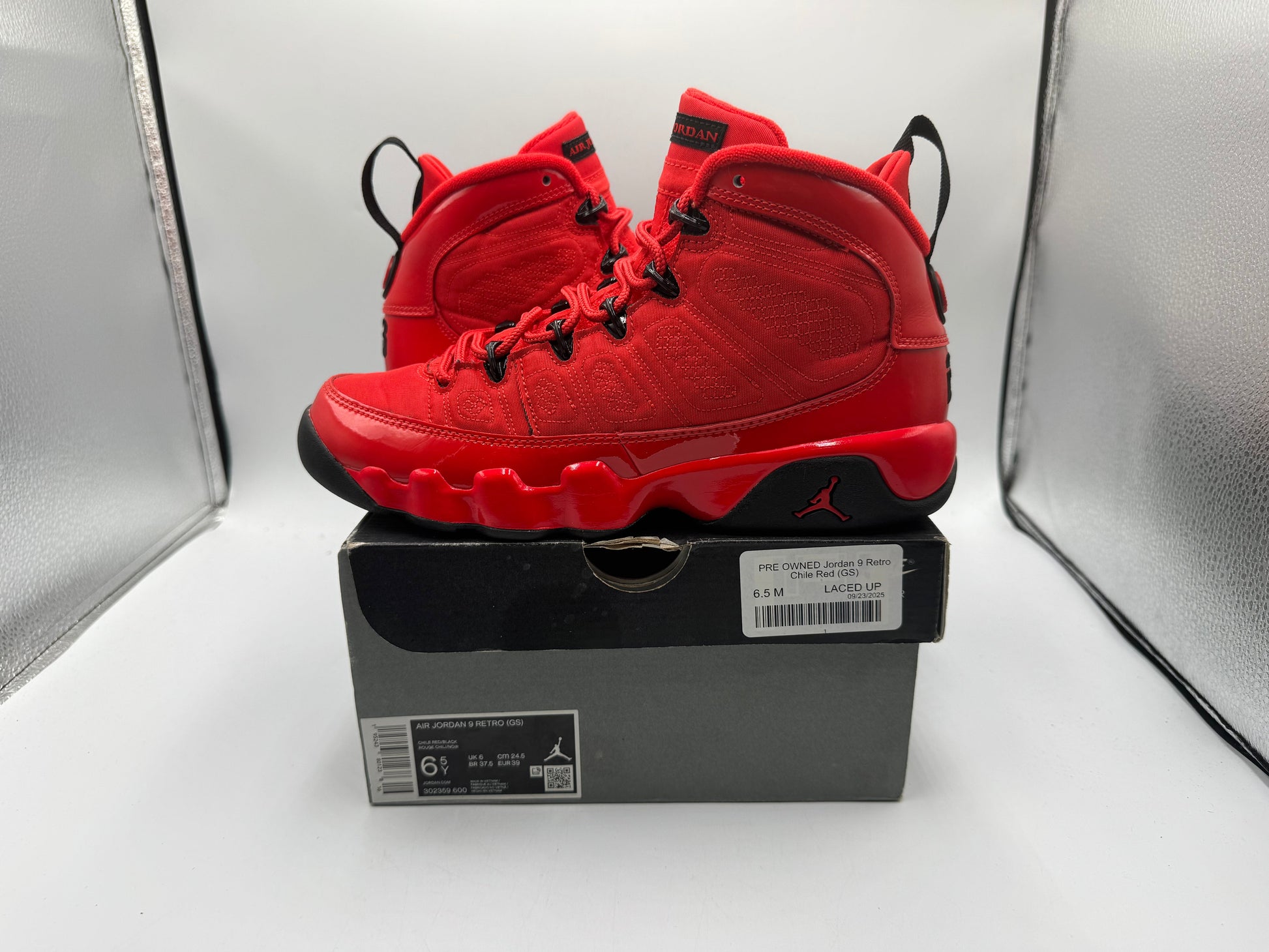 PRE OWNED Jordan 9 Retro Chile Red (GS)