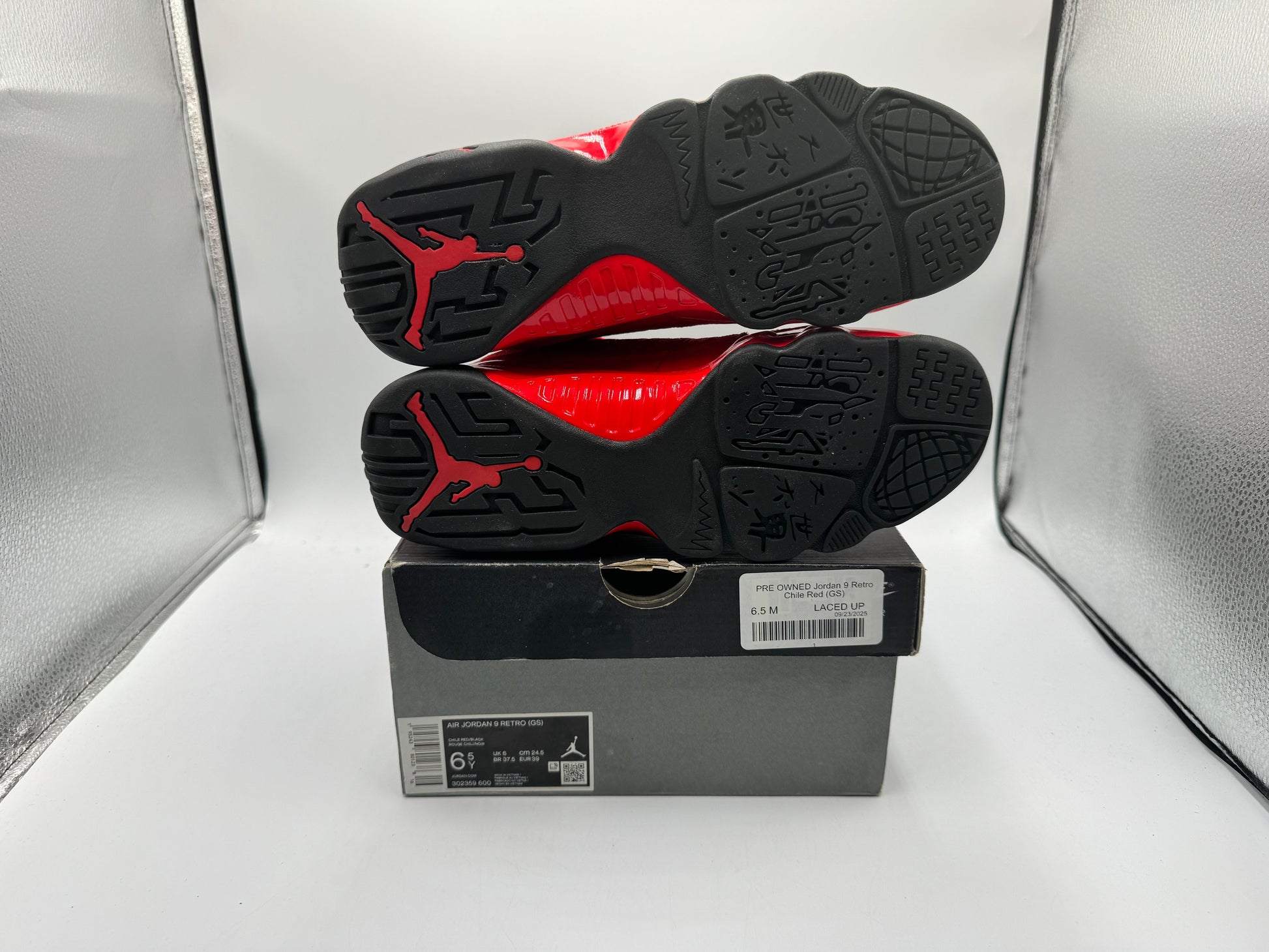 PRE OWNED Jordan 9 Retro Chile Red (GS)