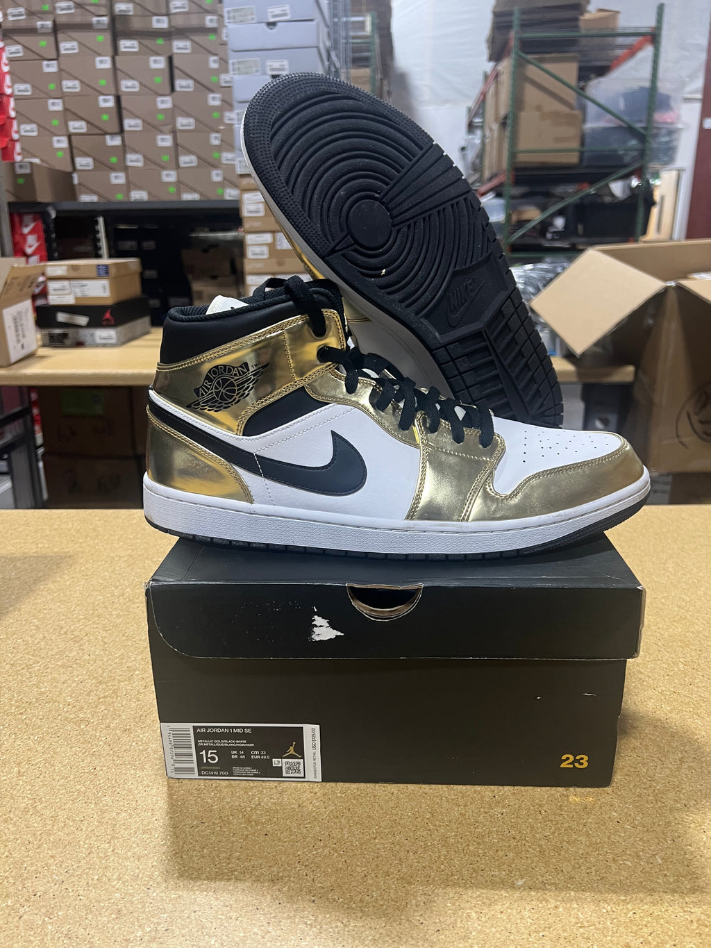 PRE OWNED  Jordan 1 Mid "Metallic Gold Black White"