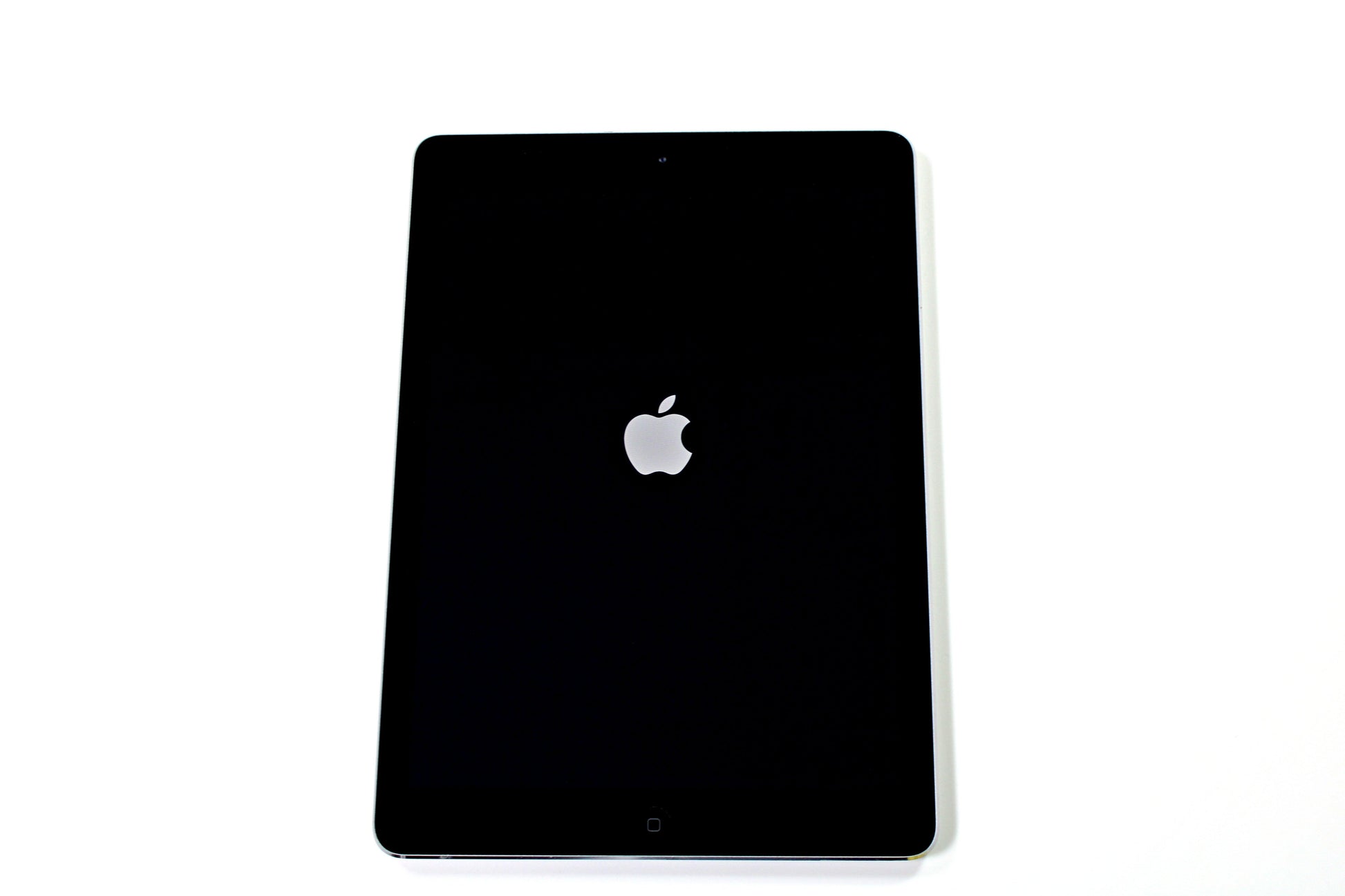 Apple iPad Air 2013 A1474 MD785LL/B 9.7-inch + 16GB & WiFi (Space Gray) Excellent
