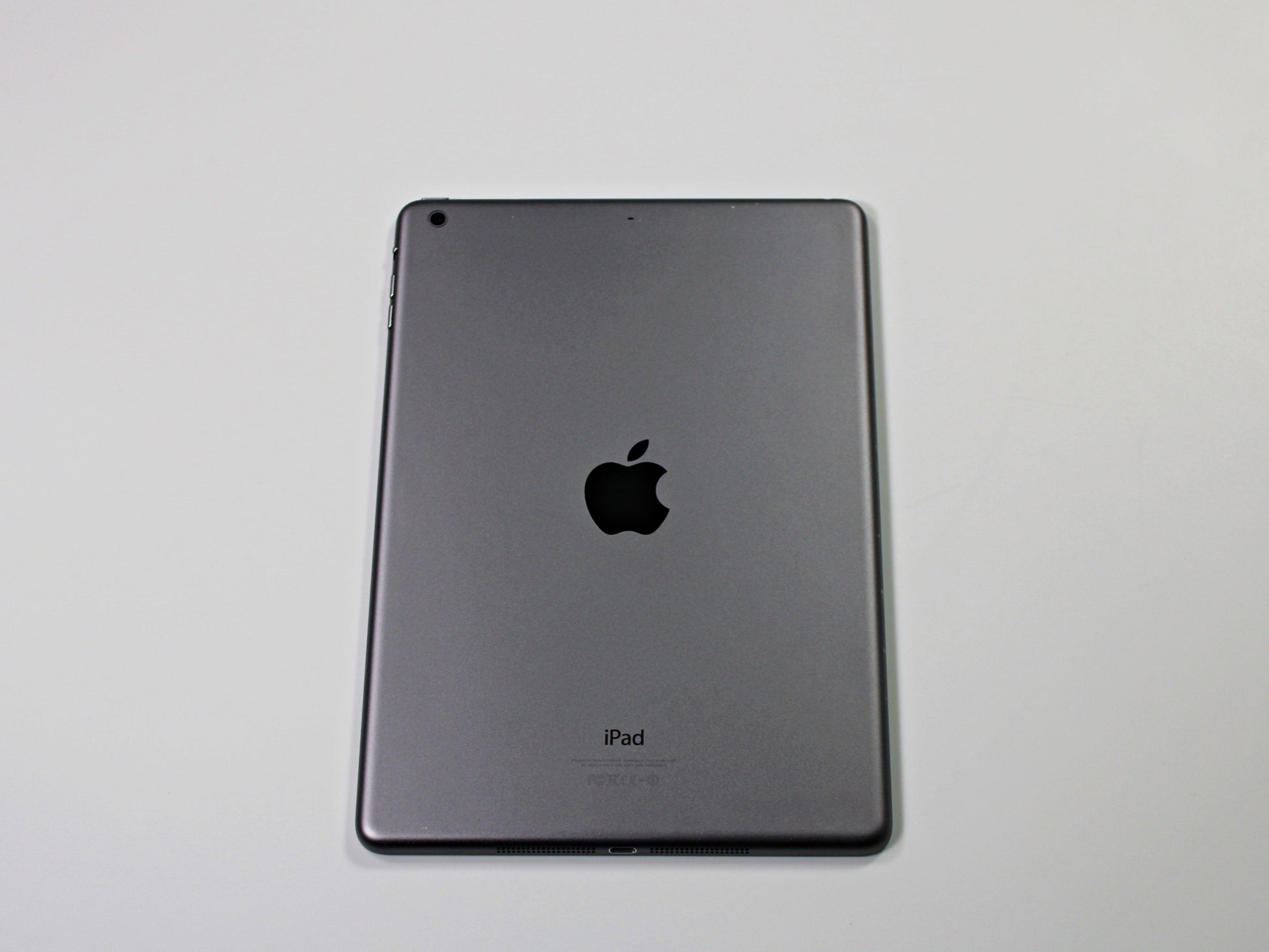 Apple iPad Air 2013 A1474 MD785LL/B 9.7-inch + 16GB & WiFi (Space Gray) Excellent