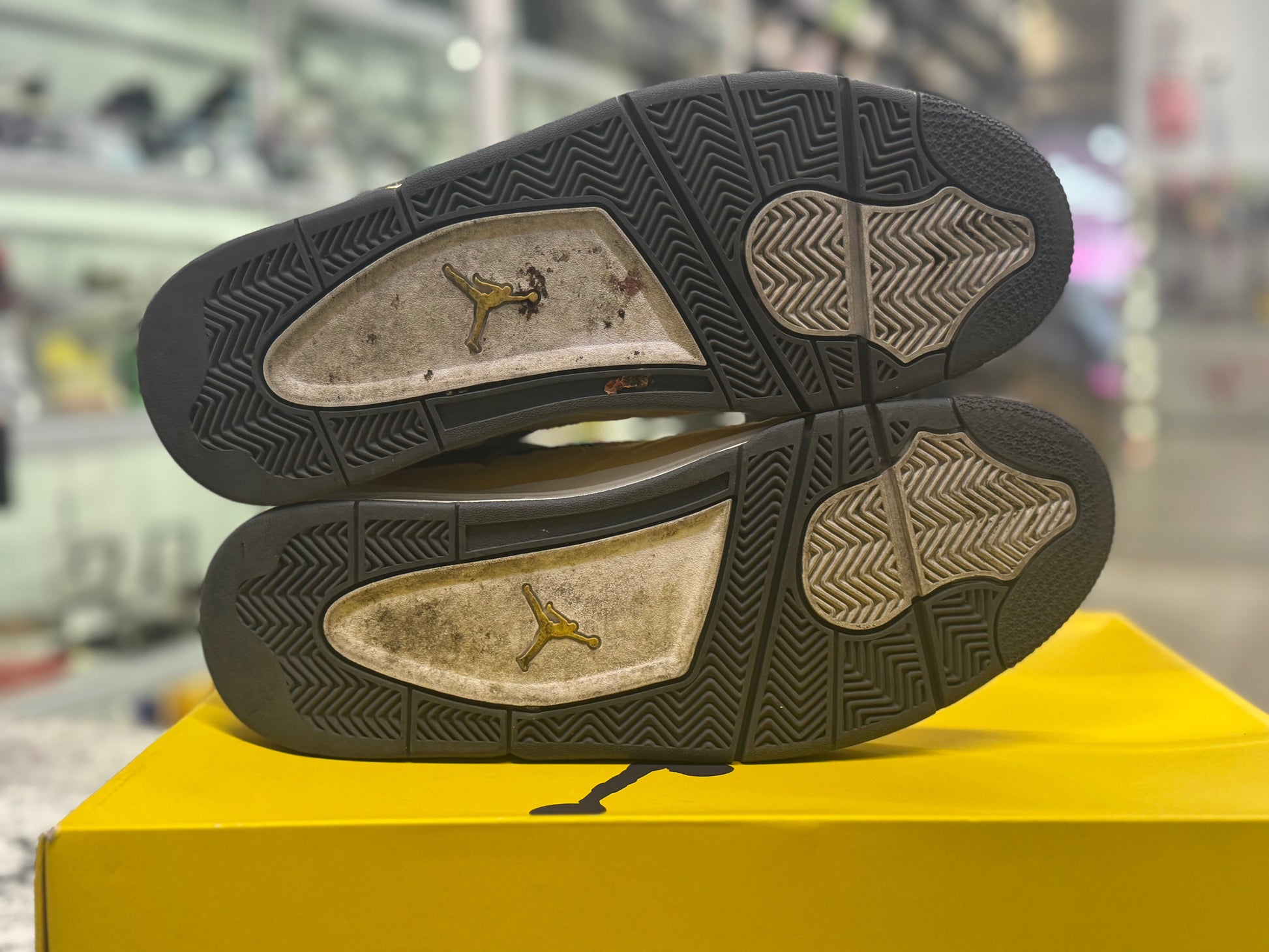 PRE OWNED Air Jordan Retro 4 “Lightning" 2021