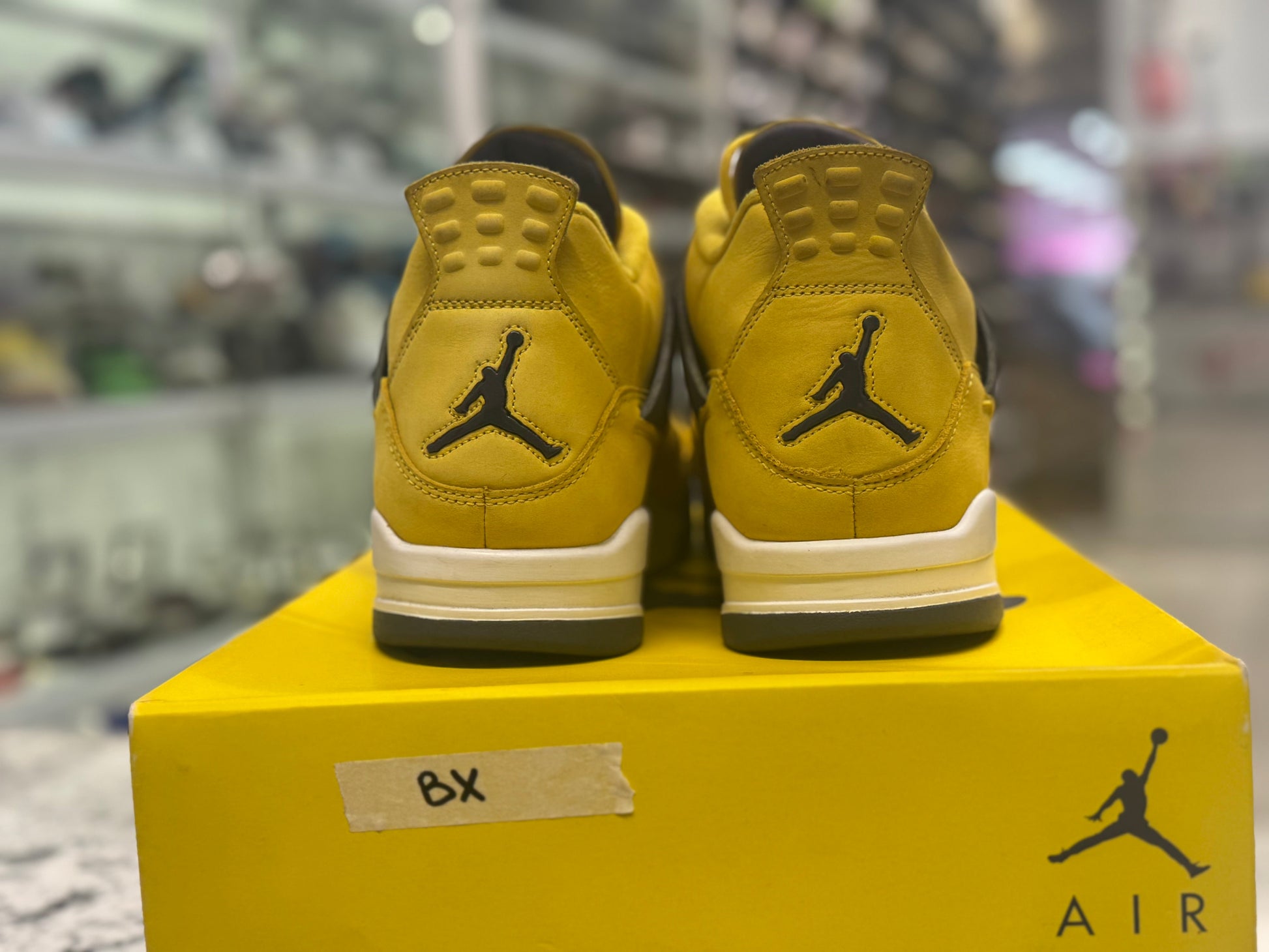 PRE OWNED Air Jordan Retro 4 “Lightning" 2021