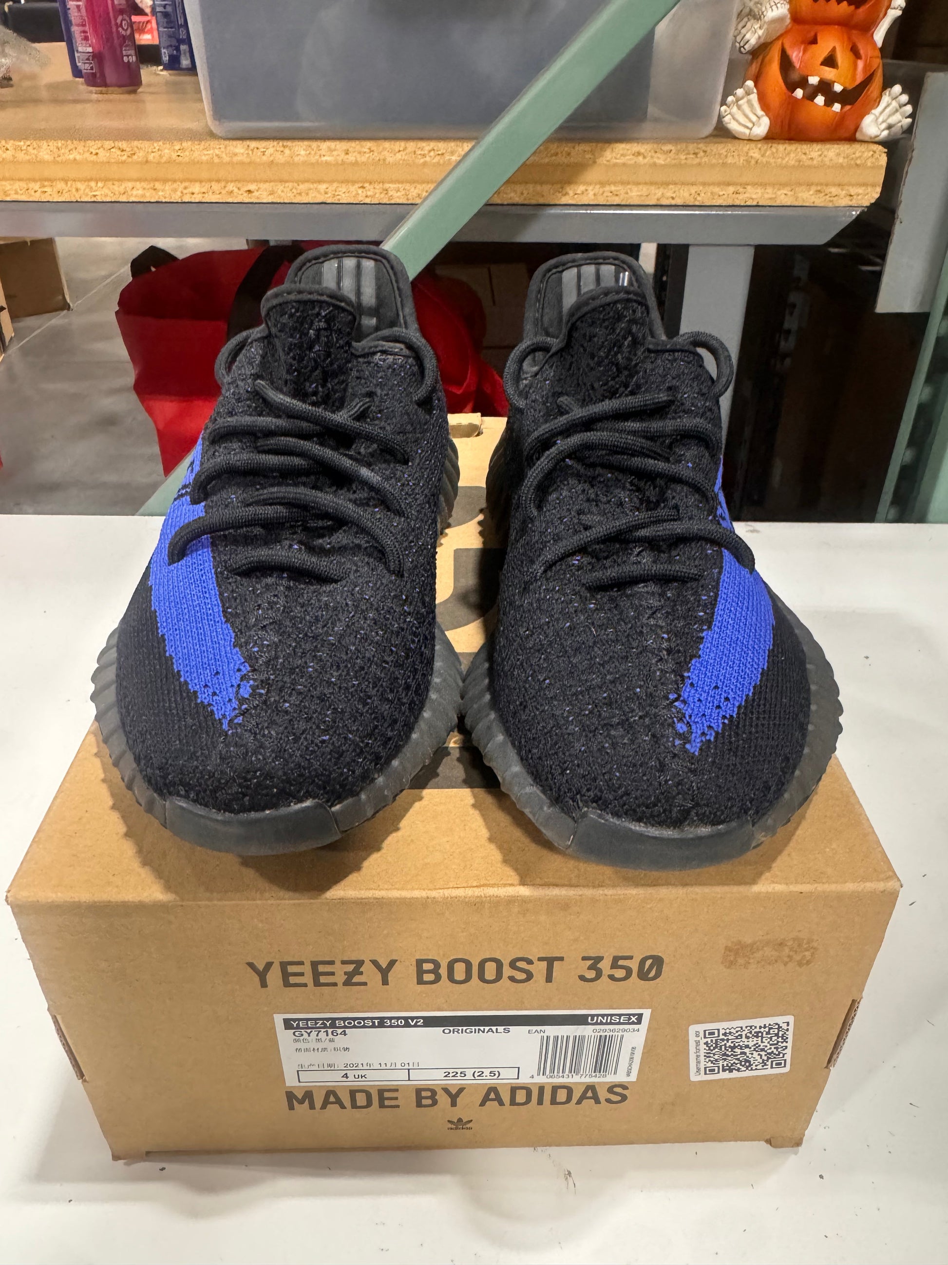 PRE OWNED Adidas Yeezy Boost 350 V2 "Dazzling Blue"