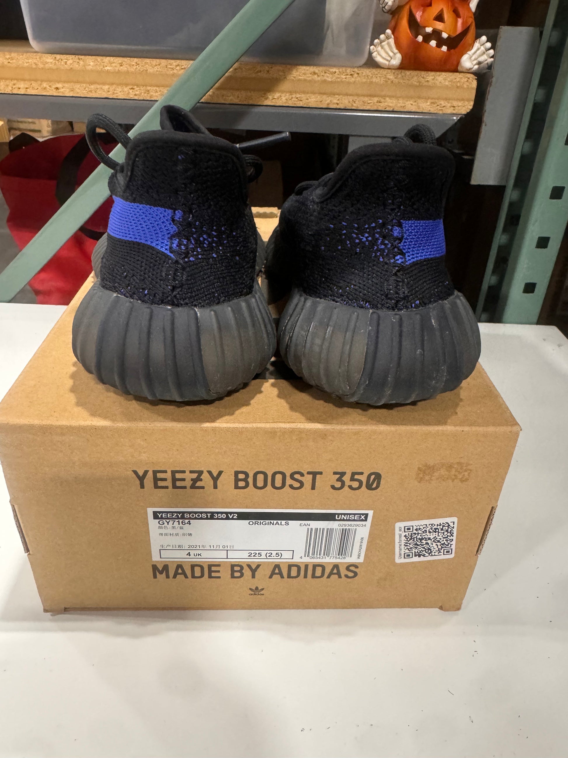 PRE OWNED Adidas Yeezy Boost 350 V2 "Dazzling Blue"