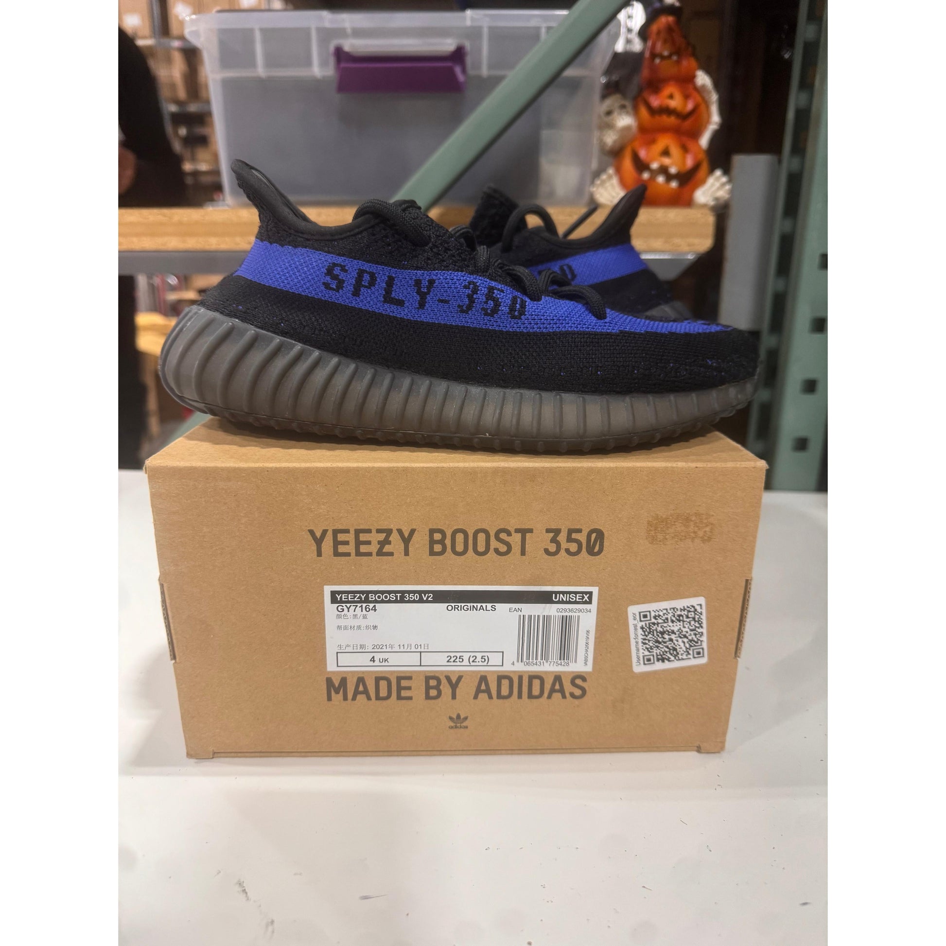 PRE OWNED Adidas Yeezy Boost 350 V2 "Dazzling Blue"