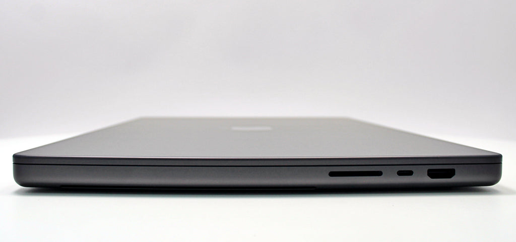 MacBook Pro (2023) 16-inch – Apple M3 Max 40-Core GPU – 128GB RAM 2TB SSD | 35 Cycles