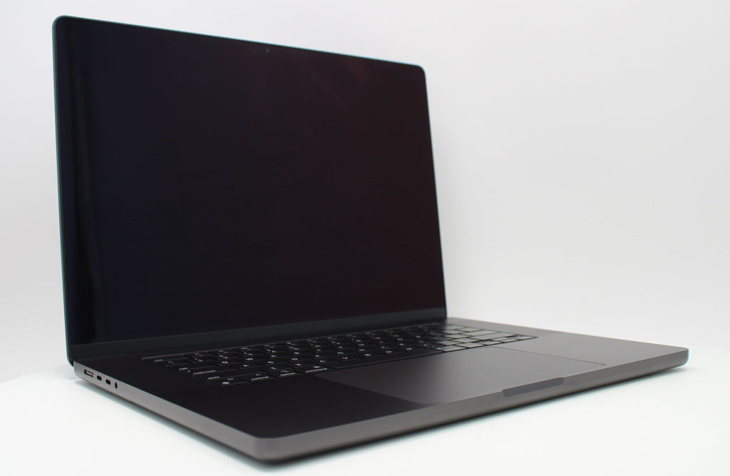 MacBook Pro (2023) 16-inch – Apple M3 Max 40-Core GPU – 128GB RAM 2TB SSD | 35 Cycles