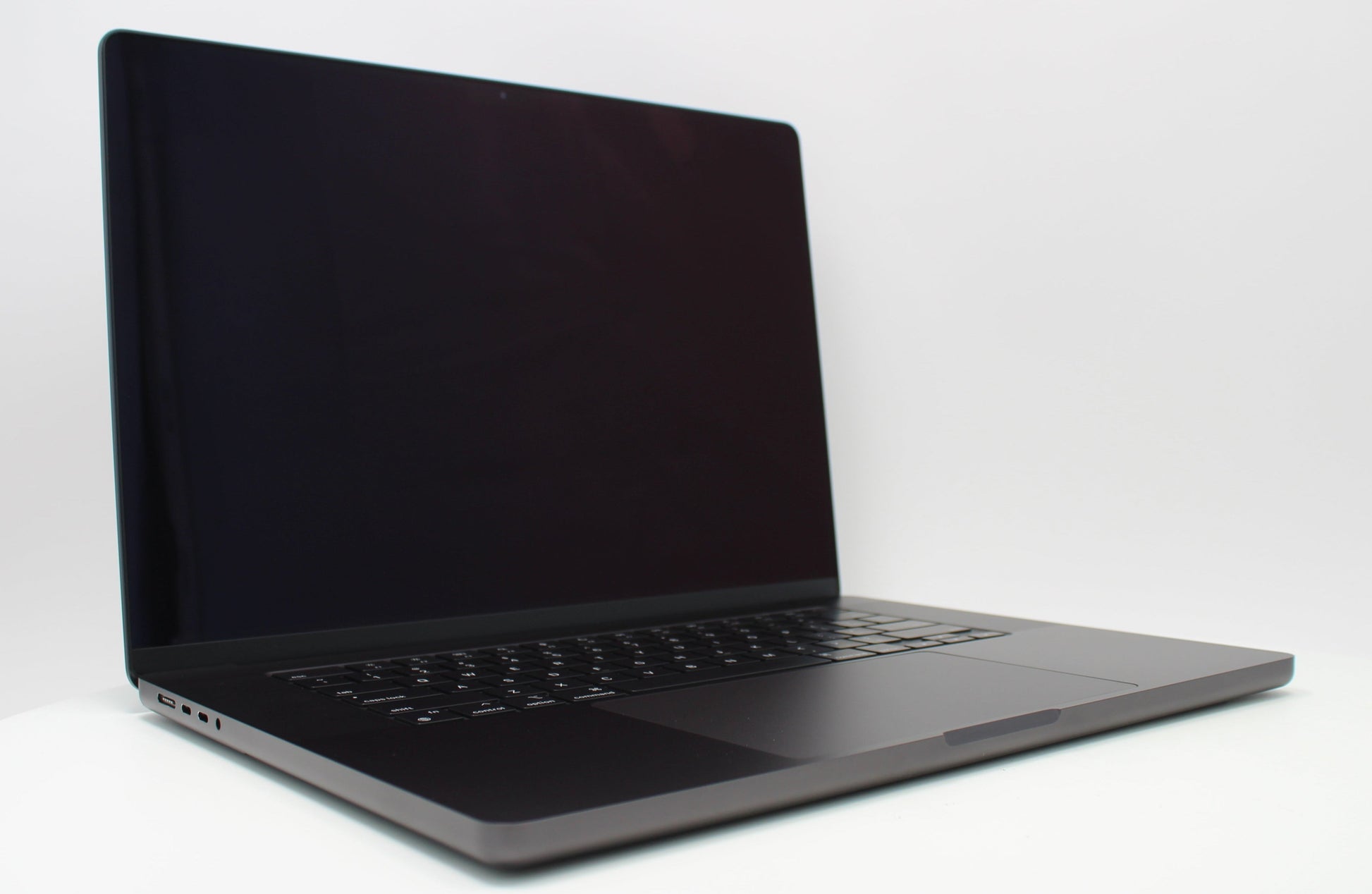 MacBook Pro (2023) 16-inch – Apple M3 Max 40-Core GPU – 128GB RAM 2TB SSD | 35 Cycles