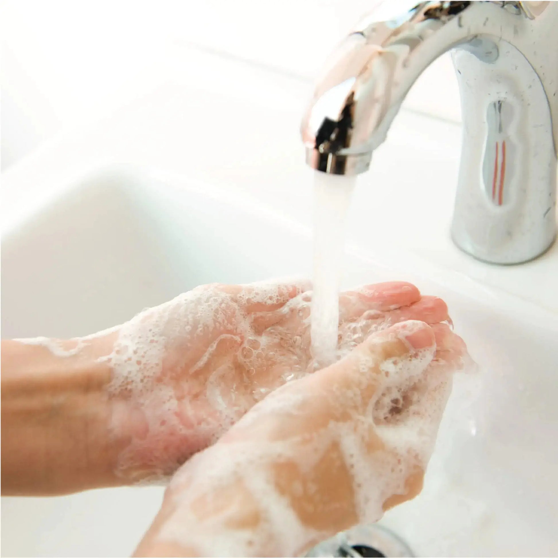 Jergens Extra Moisturizing Hand Soap – Cherry Almond Scent, 8.3 Fl Oz (Pack of 3) – Hydrating Liquid Hand Wash for Dry Skin