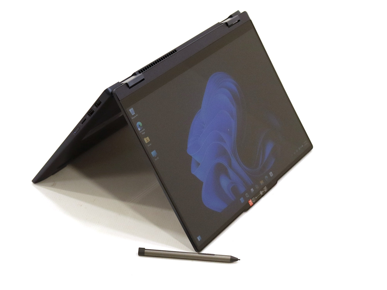 Lenovo 16-inch IdeaPad 5 2-in-1 16IRU9 Touchscreen Laptop i7-1255U 16GB RAM / 1TB SSD