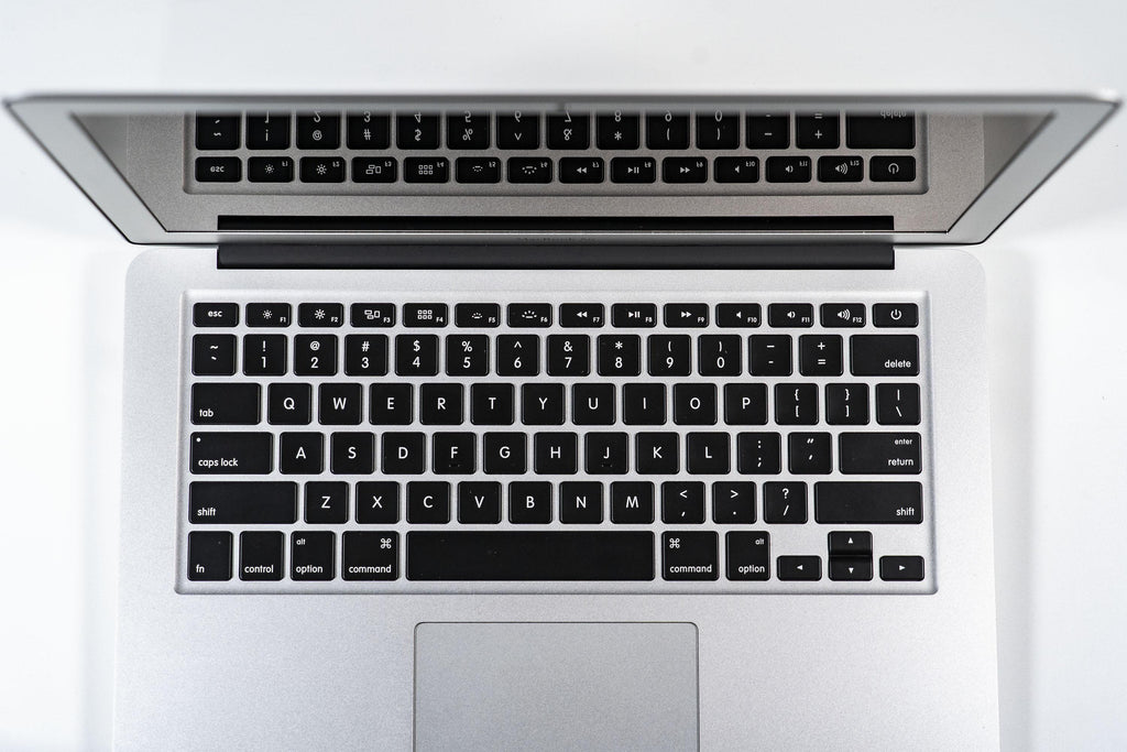 MacBook Air (2017) 13-inch – Intel Core i7 2.2GHz – 8GB RAM 256GB SSD – Silver