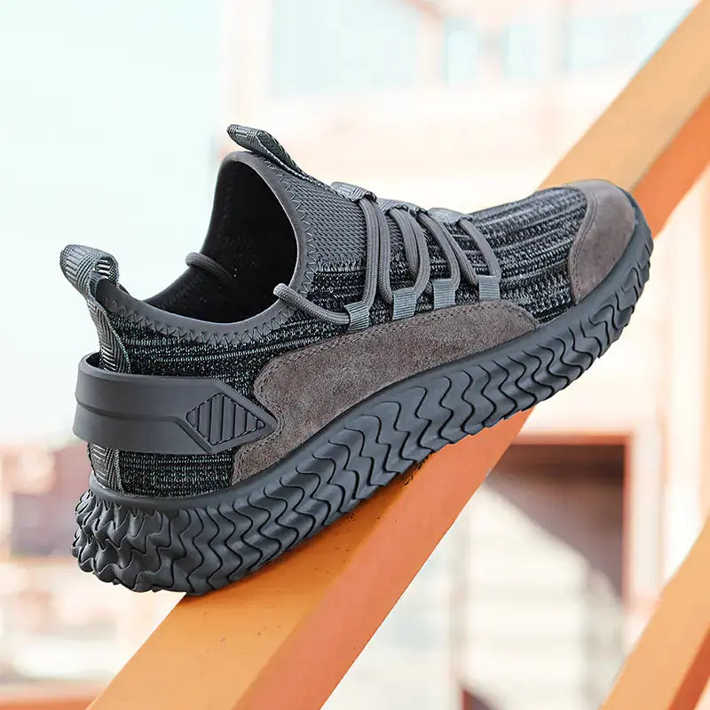 Lightweight Mesh Men’s Shoes – Breathable & Durable