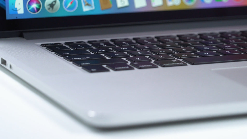 Apple MacBook Pro (15-inch Late 2013) 2.0 GHz I7-4750HQ 8GB 256GB SSD (Silver)