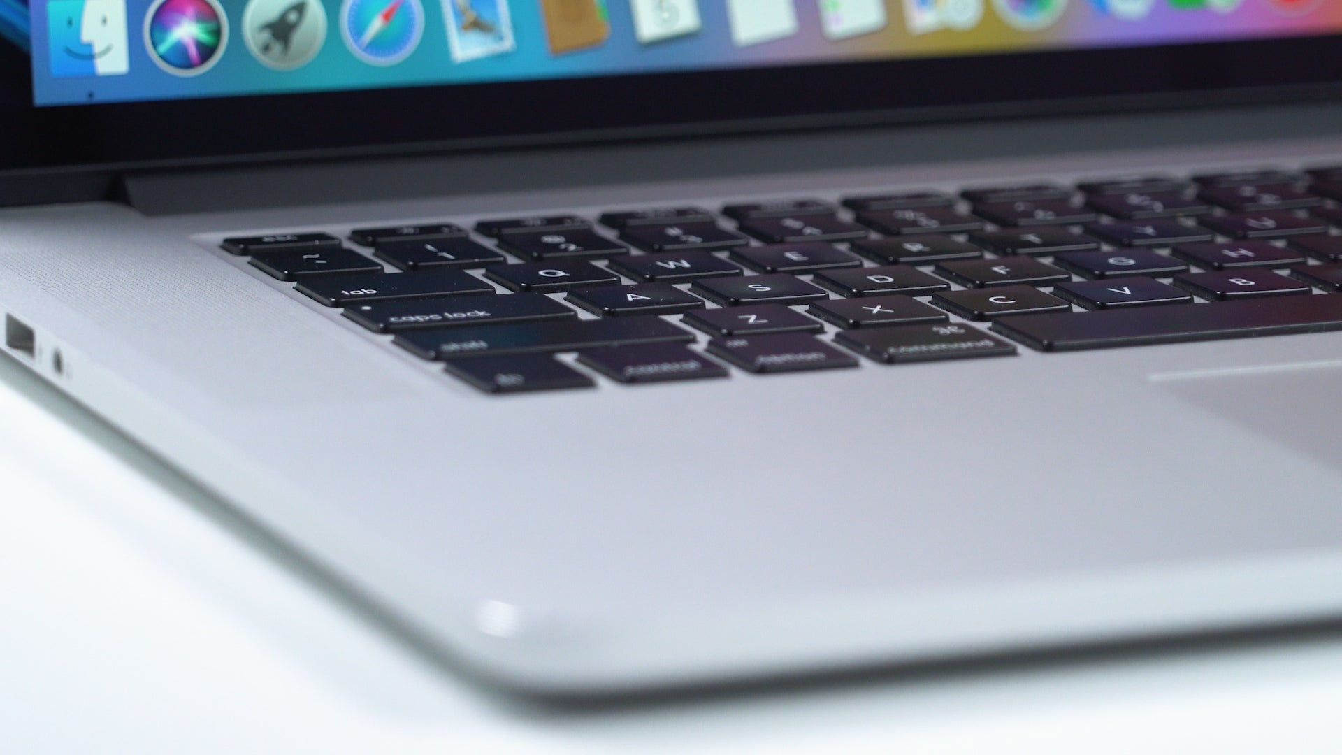 Apple MacBook Pro Core i7 2.6 15" Dual Graphics 16GB RAM ME874LL/A