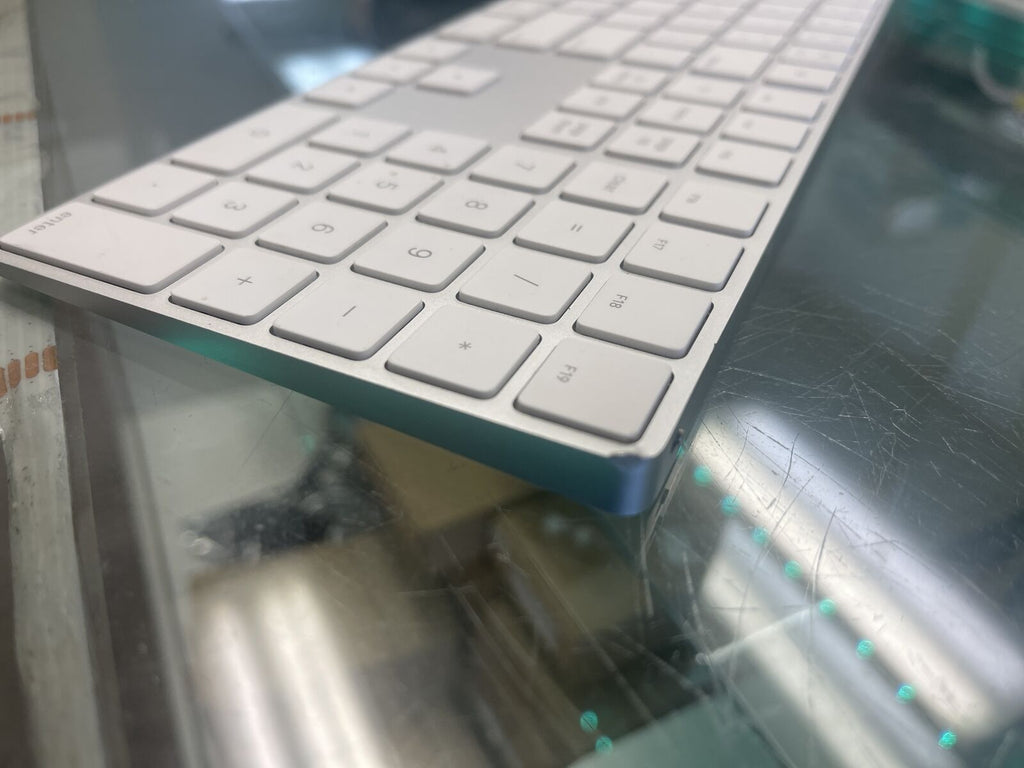Apple Magic Keyboard with Numeric Keypad MQ052LL/A Silver – Wireless