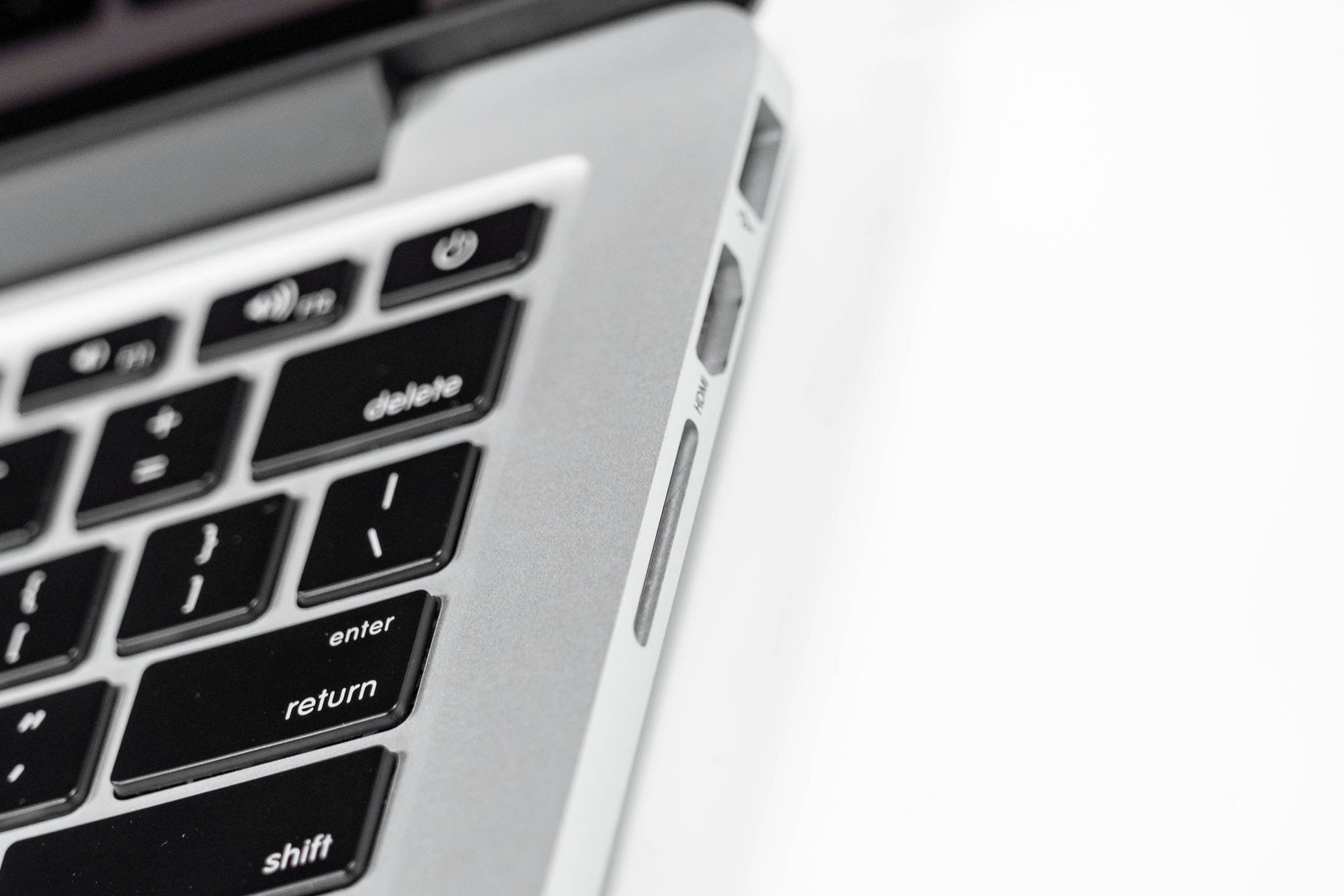 MacBook Pro (2015) 13-inch – Intel Core i5 2.7GHz – Iris Graphics 6100