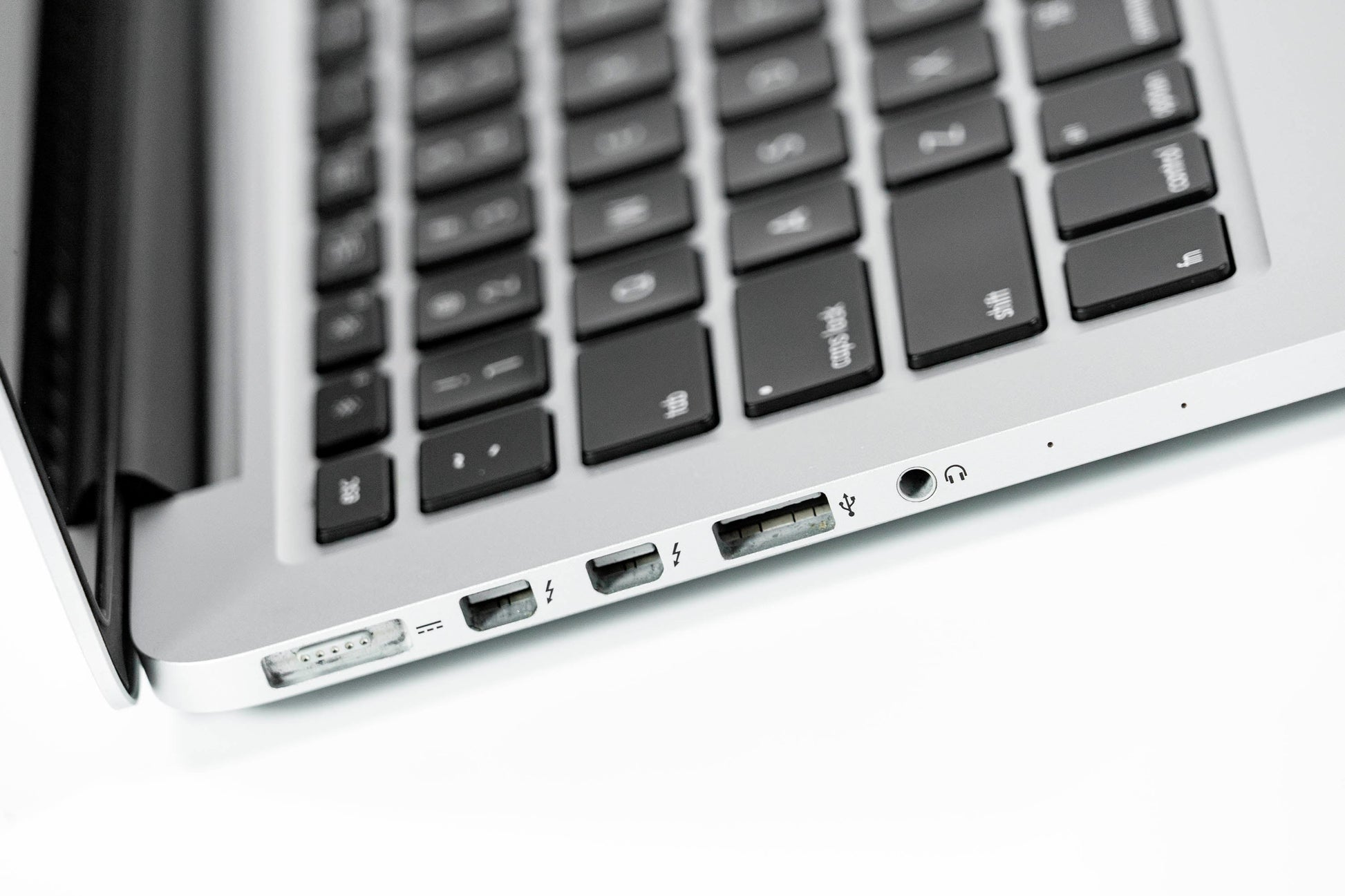 MacBook Pro (2015) 13-inch – Intel Core i5 2.7GHz – Iris Graphics 6100