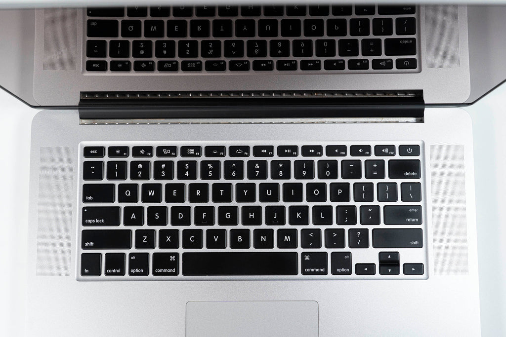Apple MacBook Pro Core i7 2.6 15" Dual Graphics 16GB RAM ME874LL/A