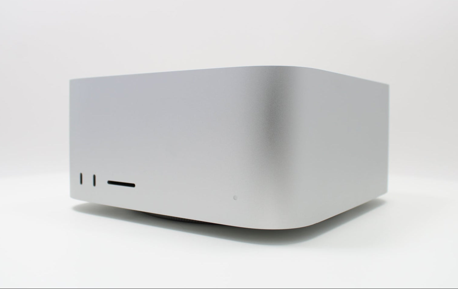Mac Studio (2022) M1 Max – Apple 10-Core CPU 32-Core GPU – Model A2615