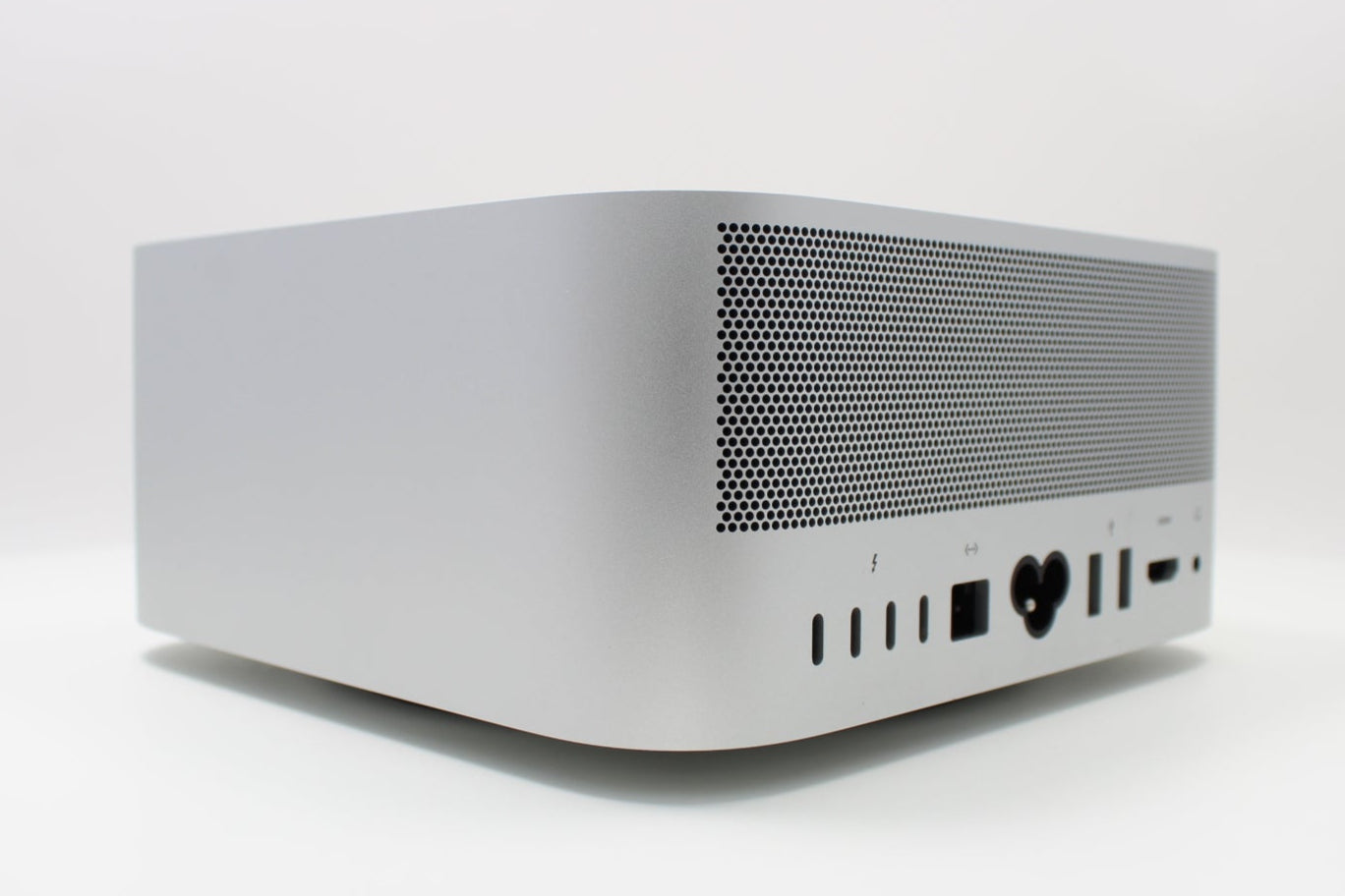 Mac Studio (2022) M1 Max – Apple 10-Core CPU 32-Core GPU – Model A2615