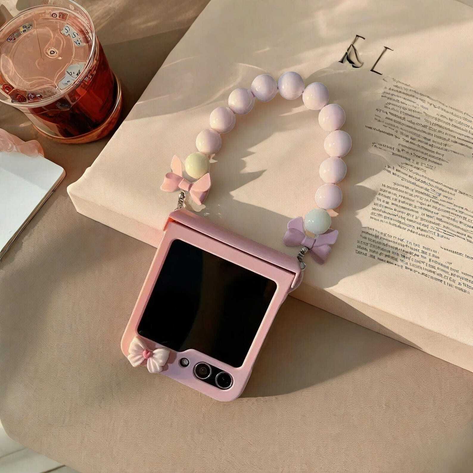 Cute Bow Chain Bracelet Hinge Case for Samsung Galaxy Z Flip 3 4 5 6 7 - Stylish Protective Cover for ZFlip5 ZFlip6 Phones
