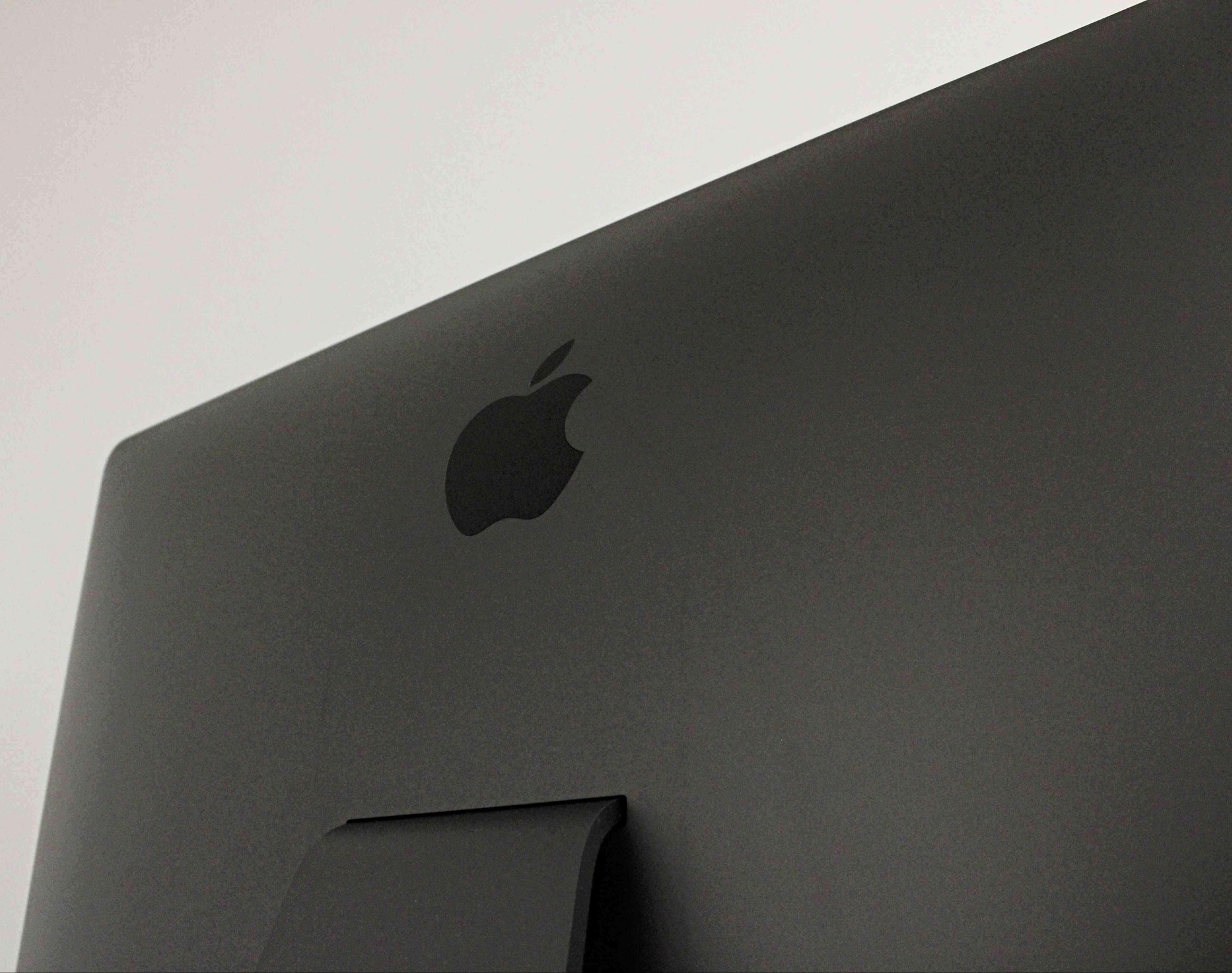 iMac Pro (2017) 27-inch 5K – Intel 10-Core Xeon W – 128GB RAM 2TB SSD • Radeon Pro Vega 56