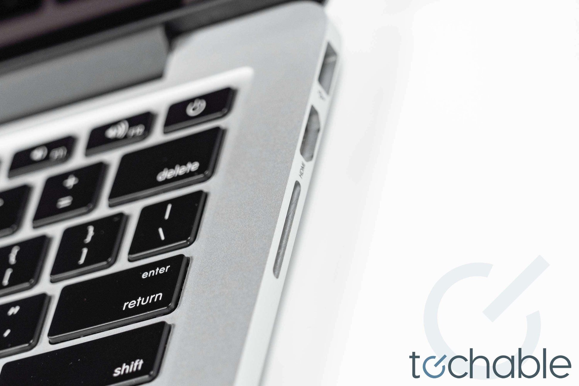 MacBook Pro (Early 2015) 13-Inch - 2.7GHz Core i5 - 16GB RAM - 2TB SSD