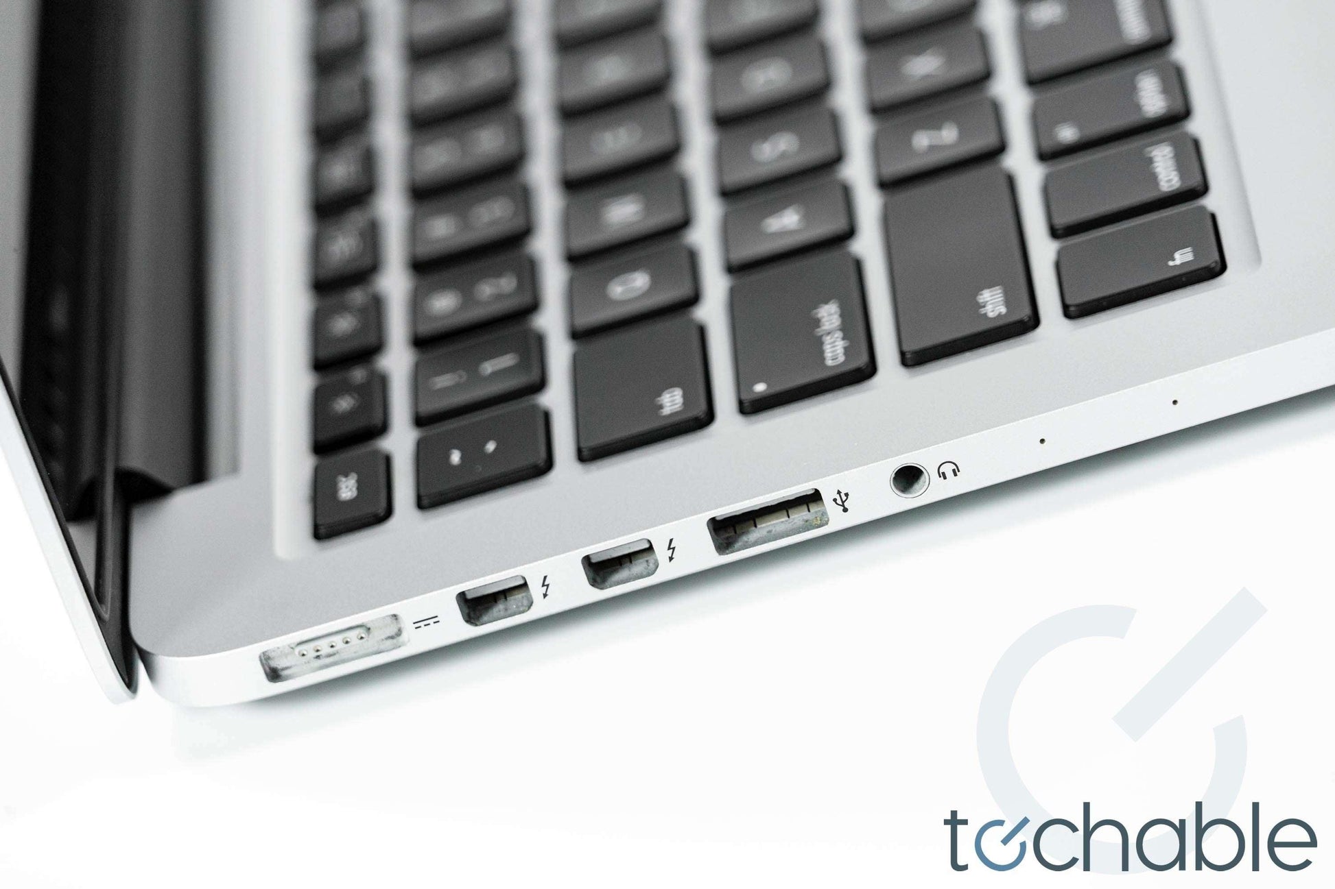 MacBook Pro (Early 2015) 13-Inch - 2.7GHz Core i5 - 16GB RAM - 2TB SSD