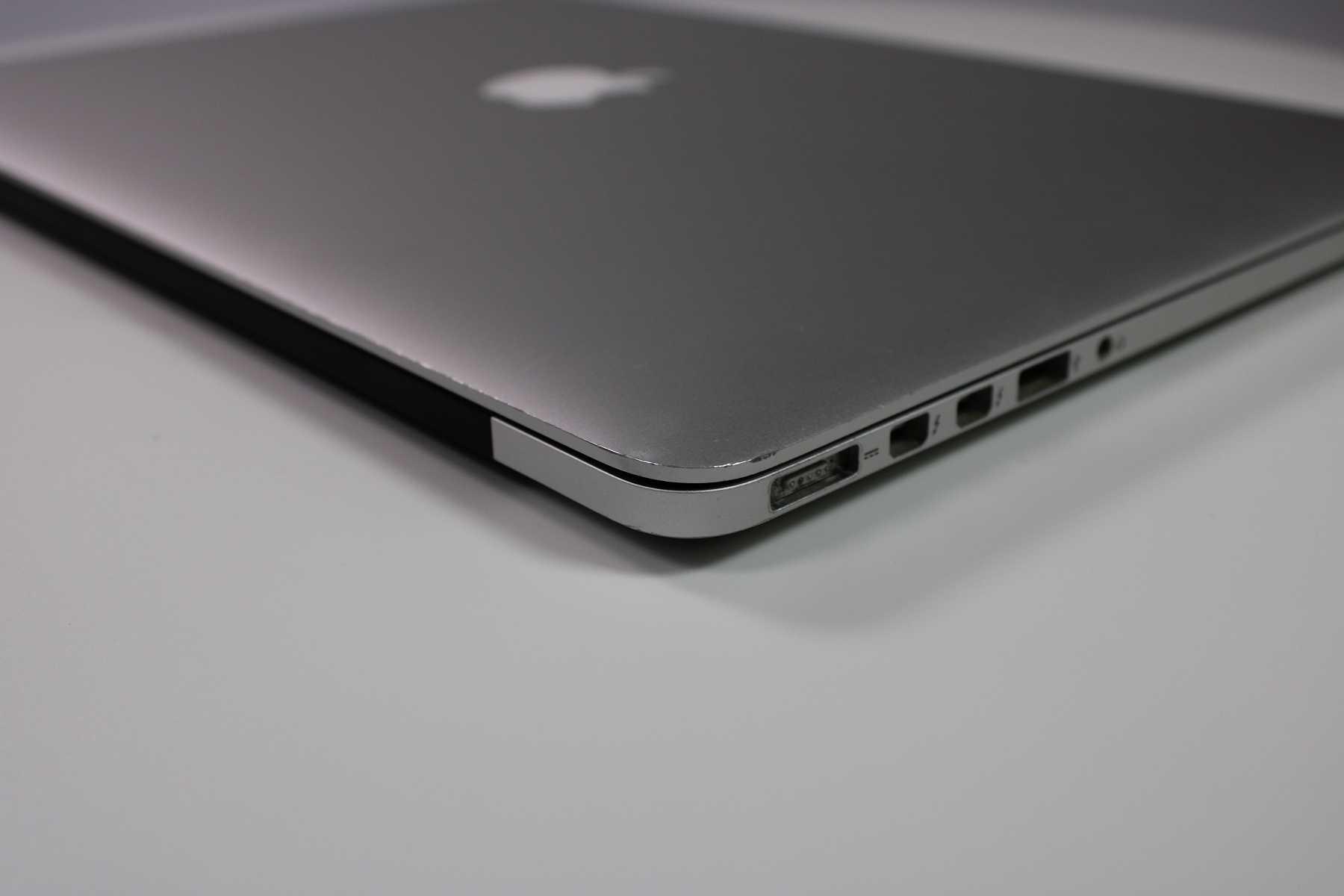 Apple MacBook Pro 15-inch 2013 2.8GHz Core i7 16GB RAM Dual GPU (Wear & Tear Special)