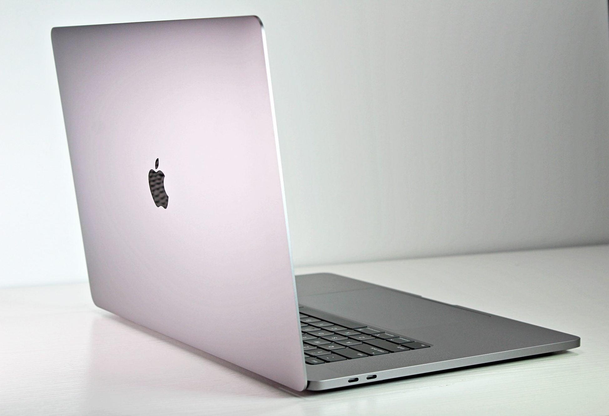 MacBook Pro (2019) 16-inch – Intel Core i7 2.6GHz • Radeon Pro 5300M – Silver
