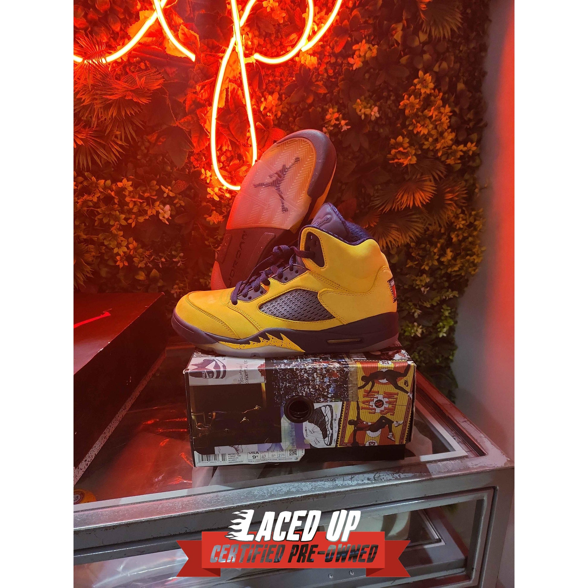 PRE OWNED Jordan 5 Retro Michigan (2019)